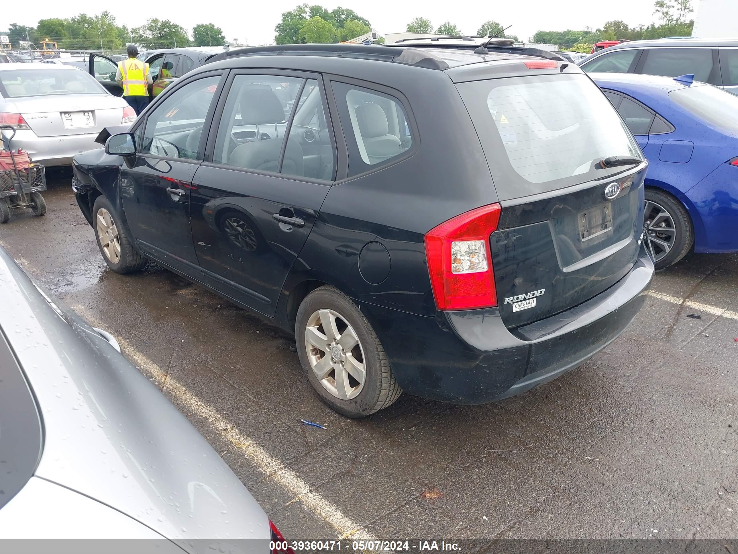 Photo 2 VIN: KNAFG526187185289 - KIA RONDO 