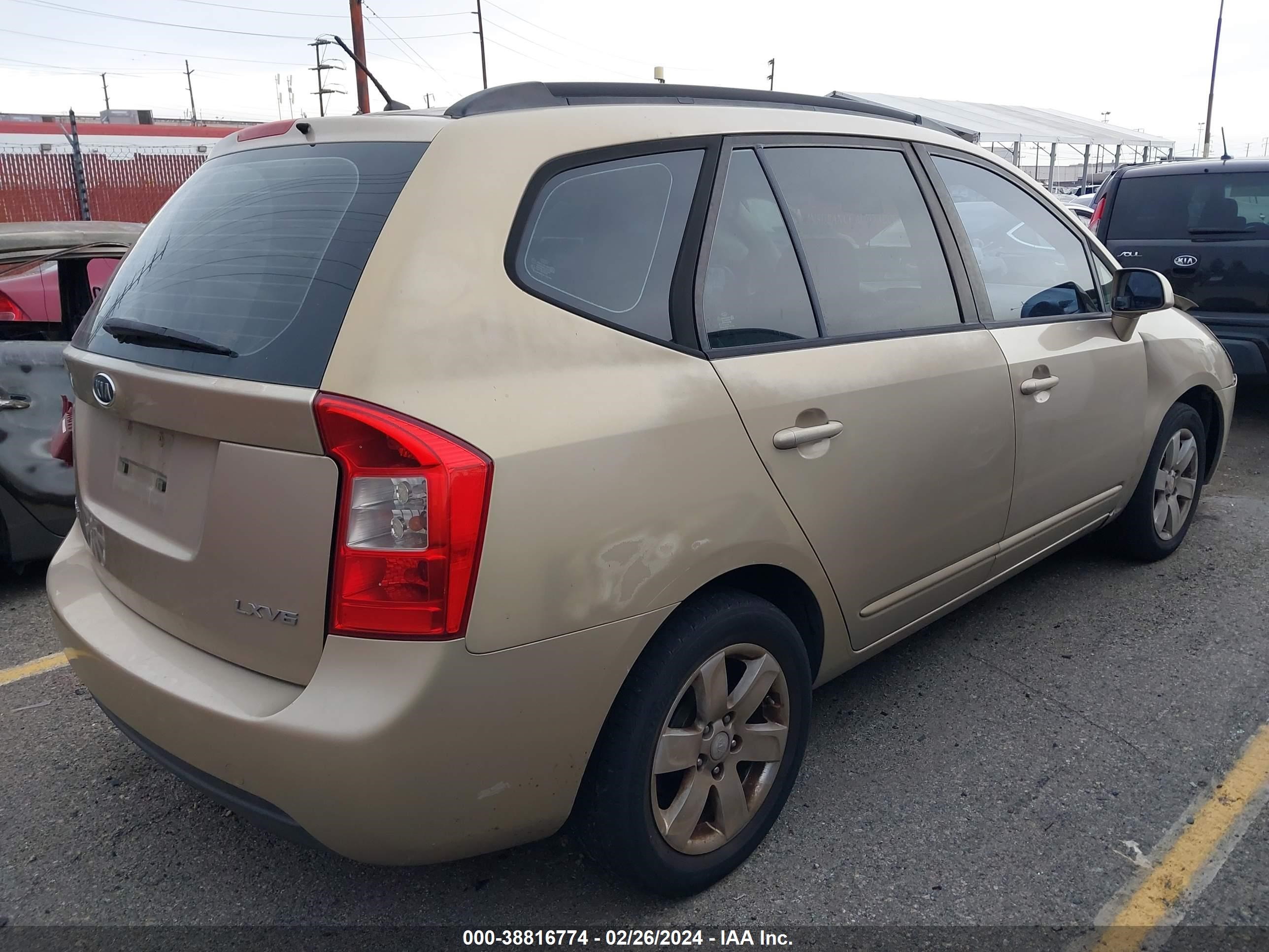 Photo 3 VIN: KNAFG526287125781 - KIA RONDO 