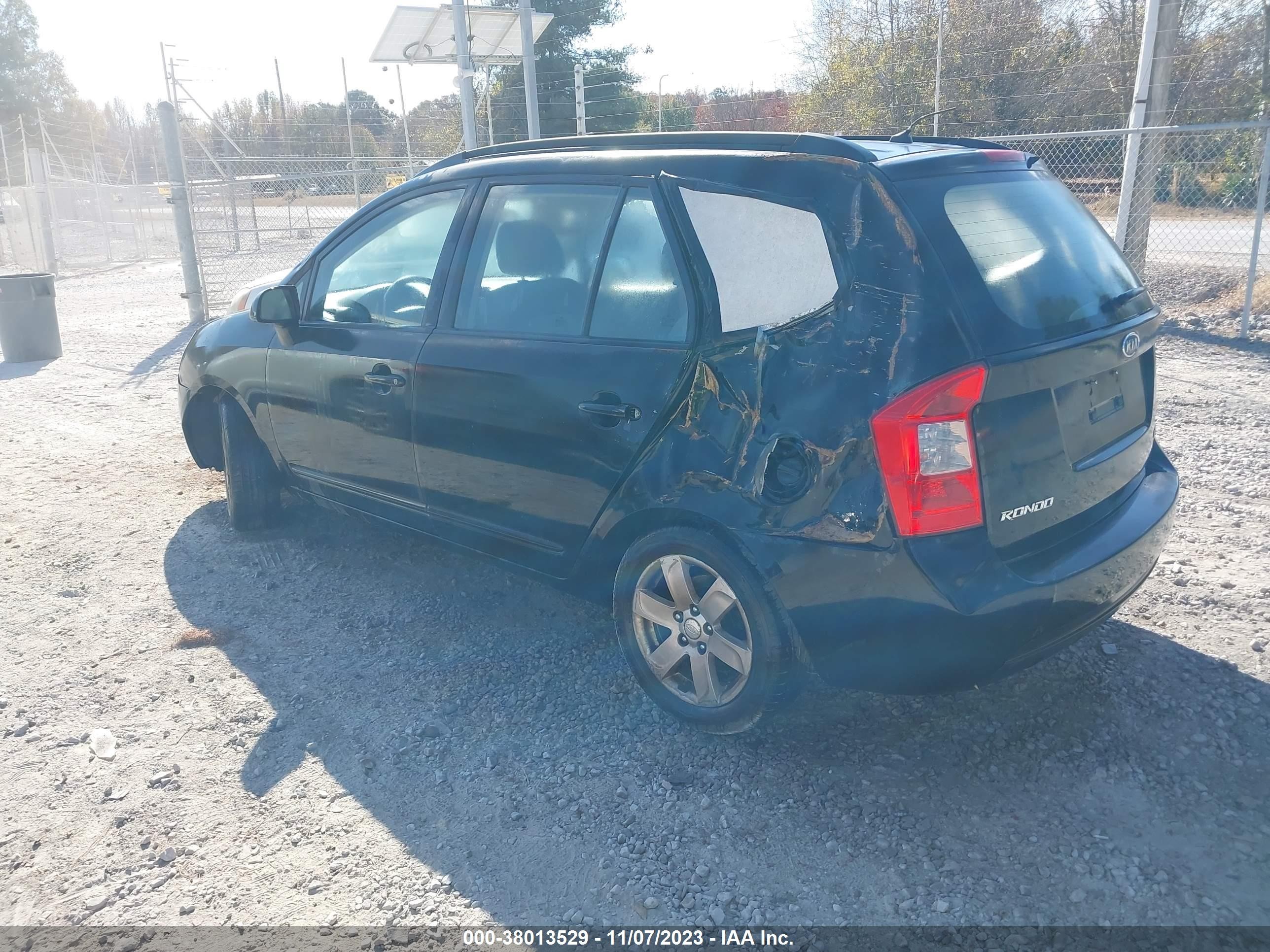 Photo 2 VIN: KNAFG526287131290 - KIA RONDO 