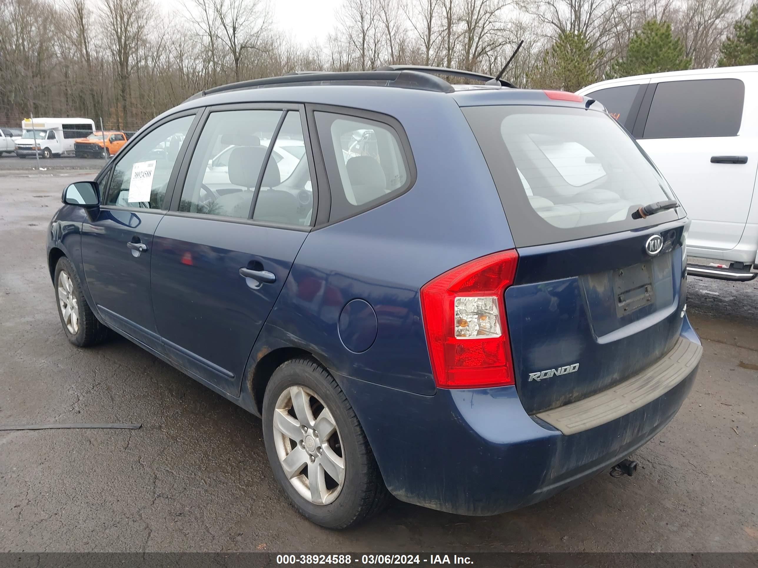 Photo 2 VIN: KNAFG526287171790 - KIA RONDO 