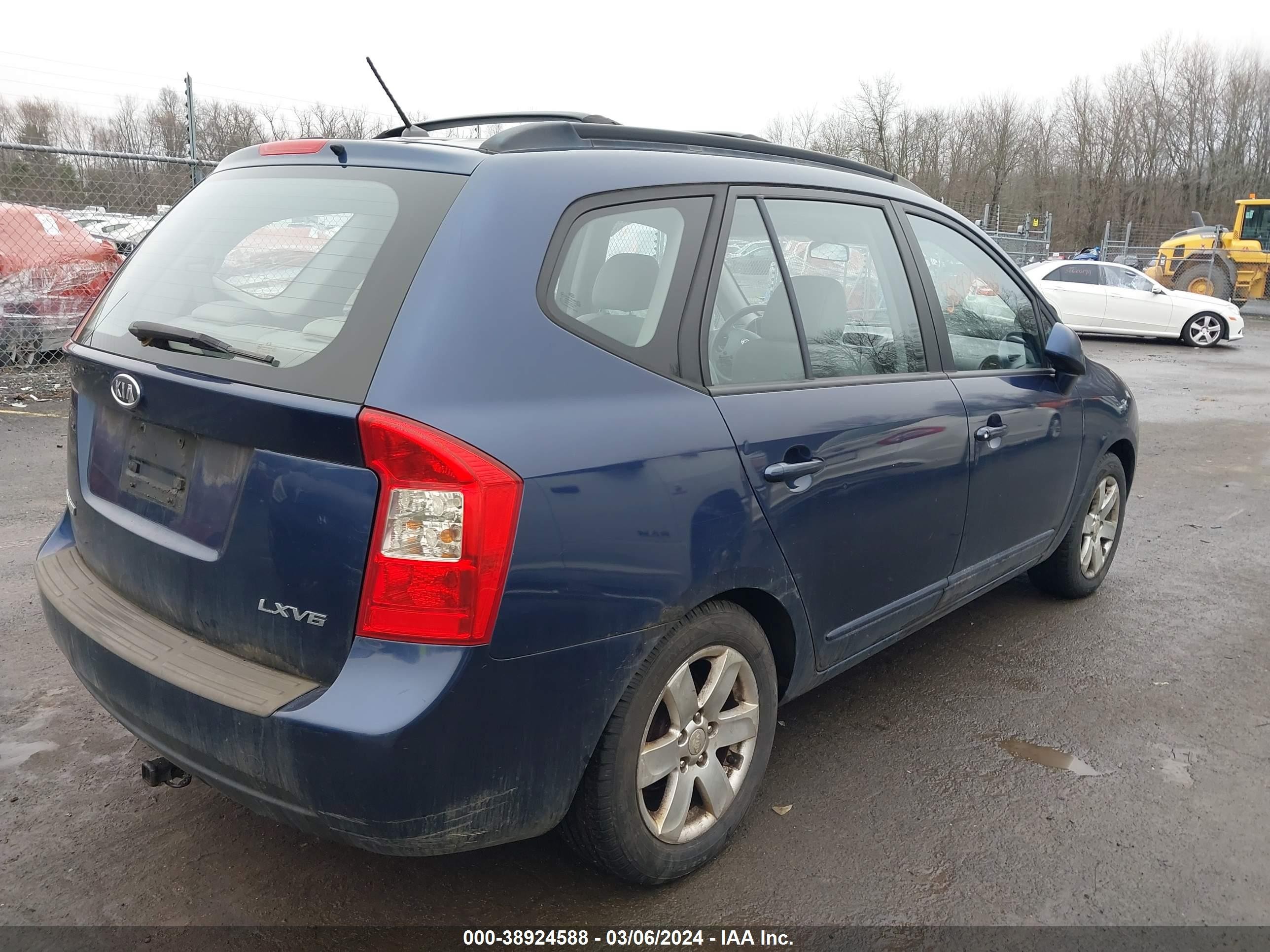 Photo 3 VIN: KNAFG526287171790 - KIA RONDO 