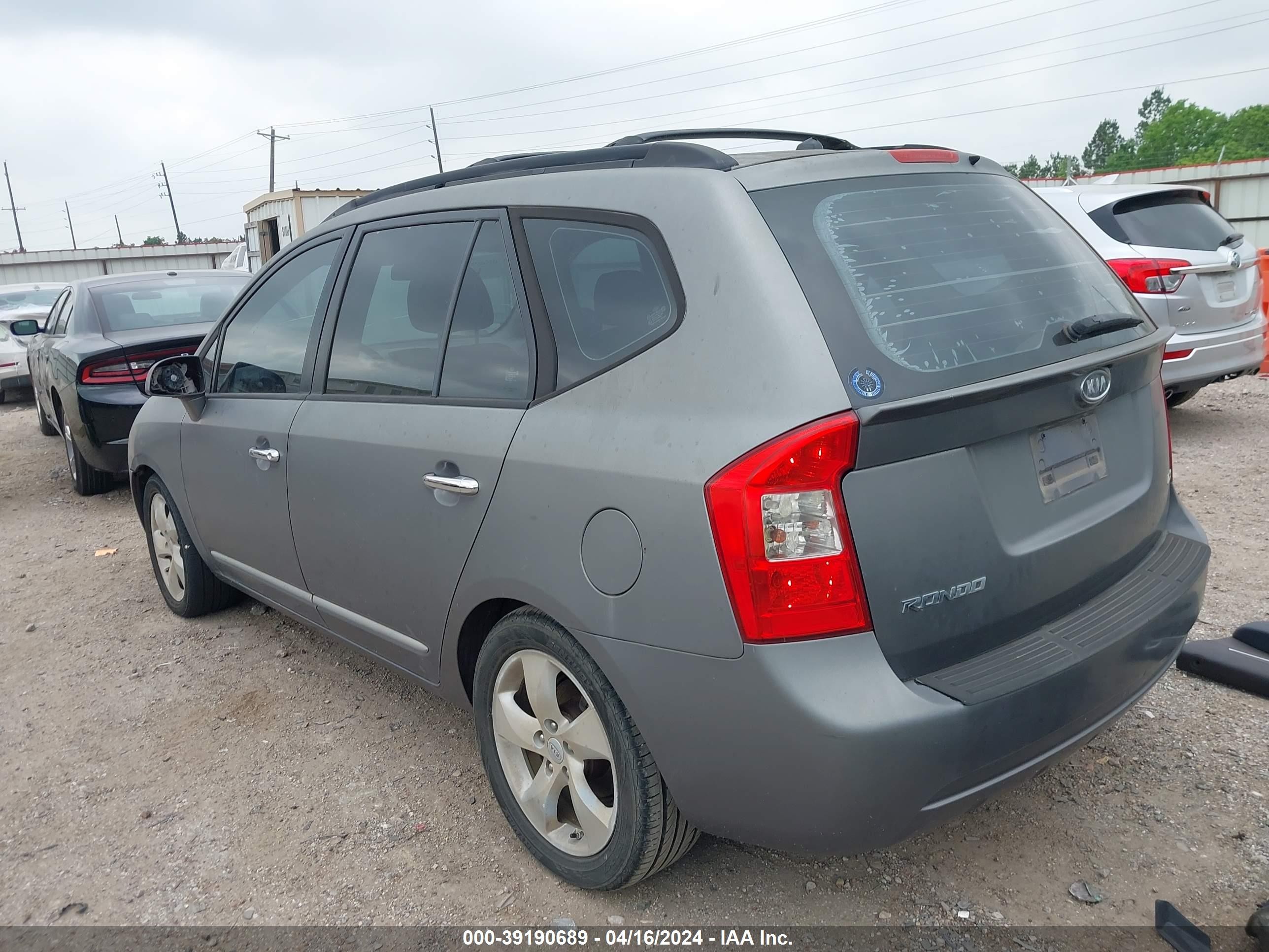 Photo 2 VIN: KNAFG526287205551 - KIA RONDO 