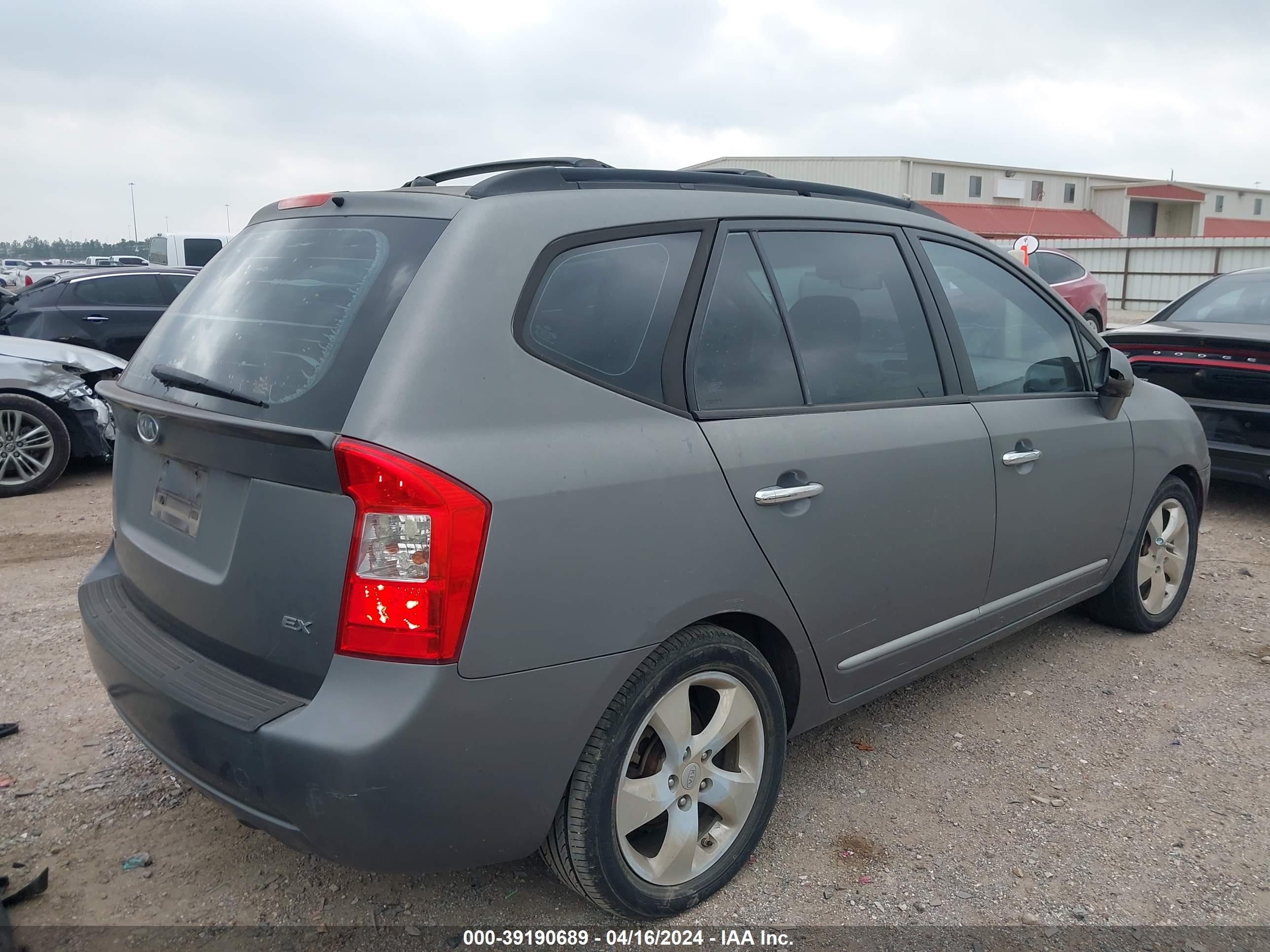 Photo 3 VIN: KNAFG526287205551 - KIA RONDO 