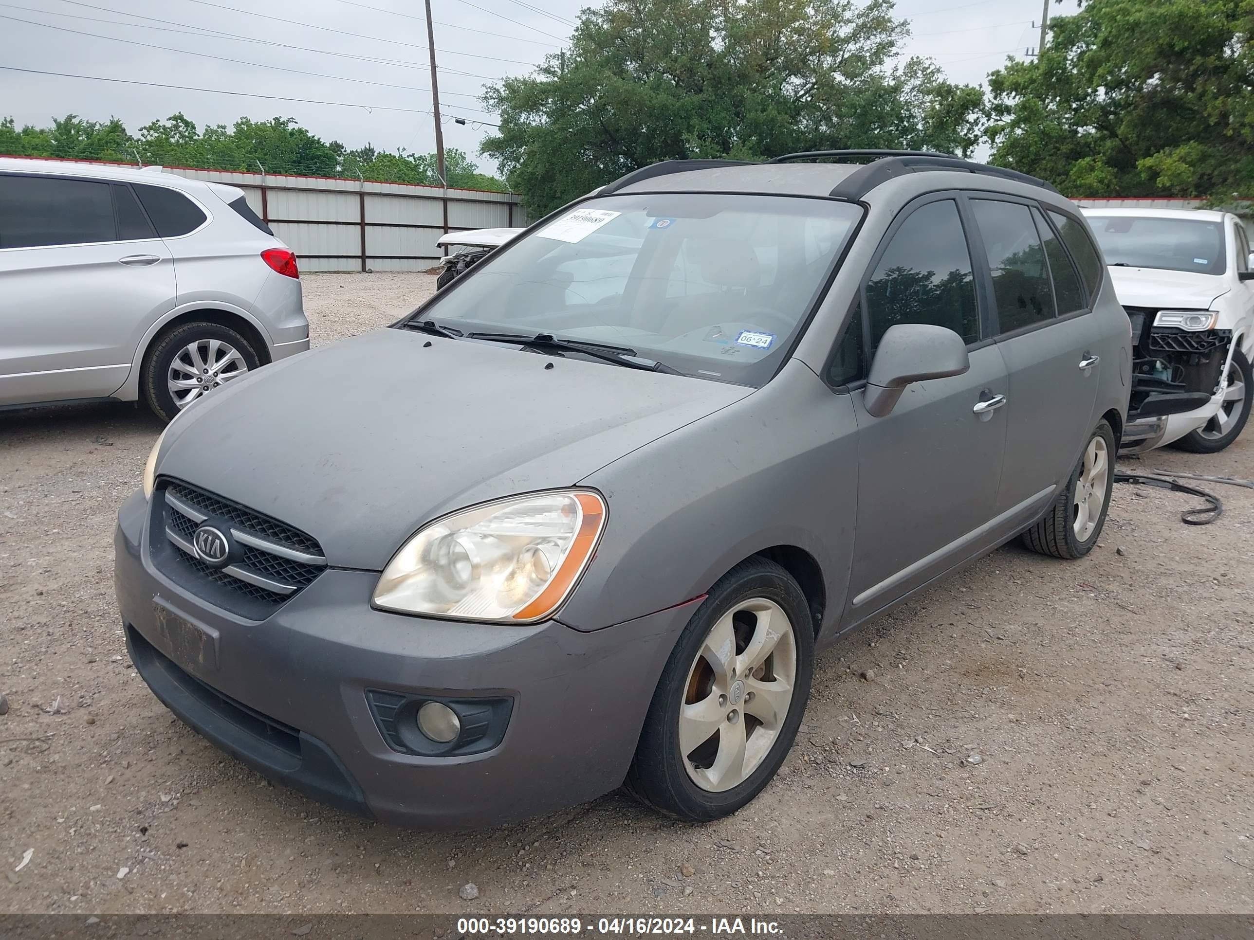 Photo 5 VIN: KNAFG526287205551 - KIA RONDO 