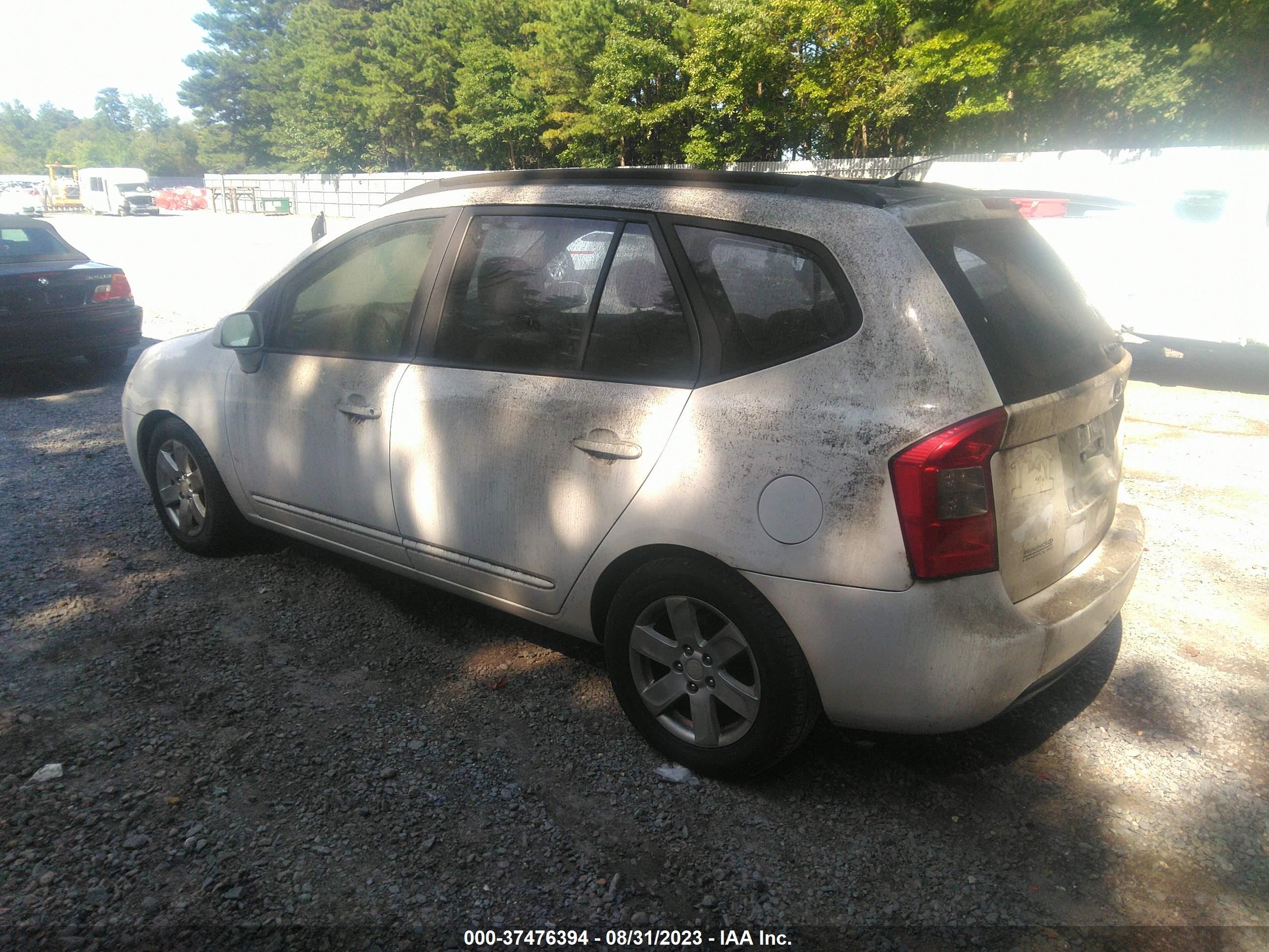 Photo 3 VIN: KNAFG526487174562 - KIA RONDO 