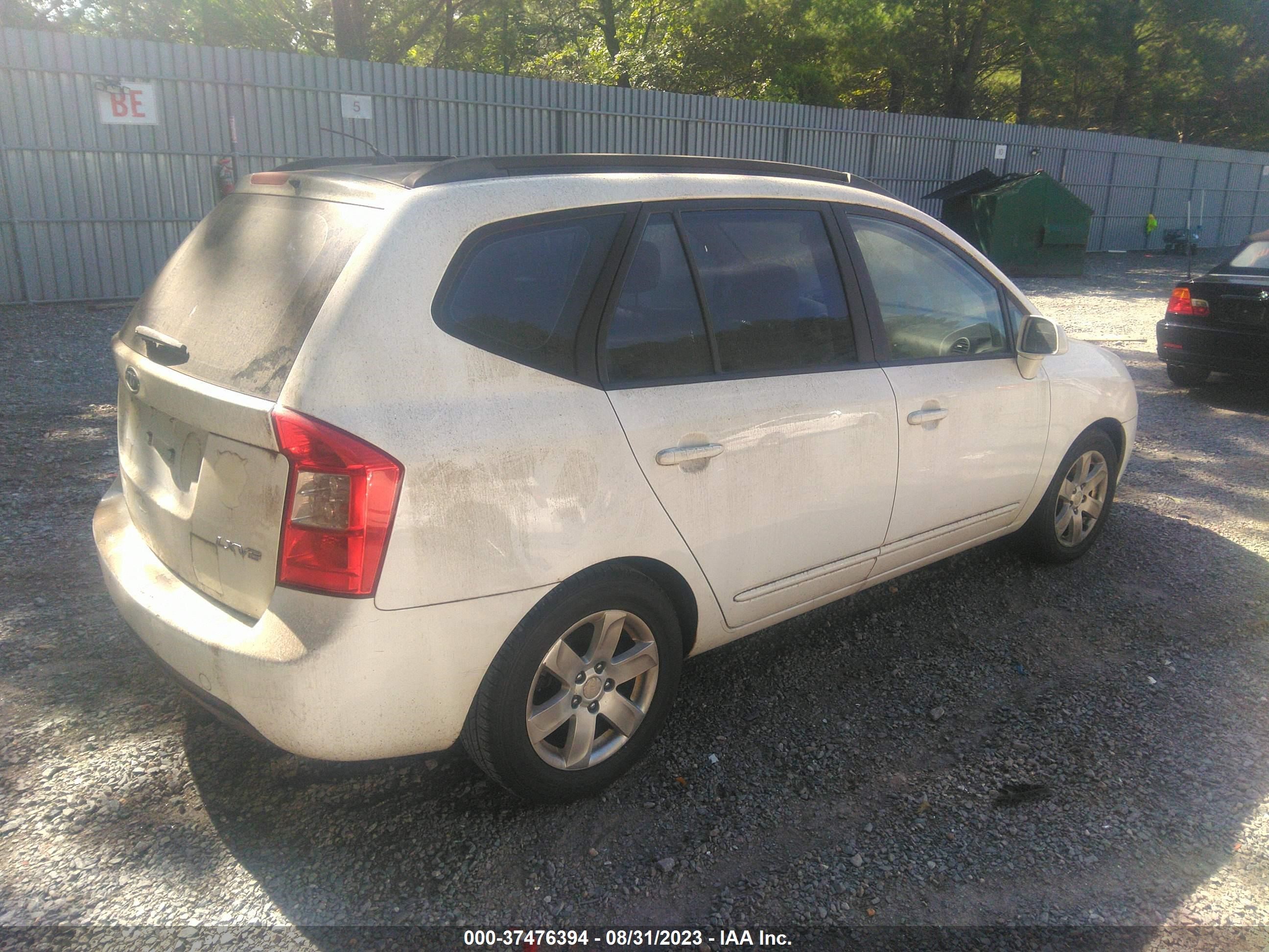 Photo 4 VIN: KNAFG526487174562 - KIA RONDO 