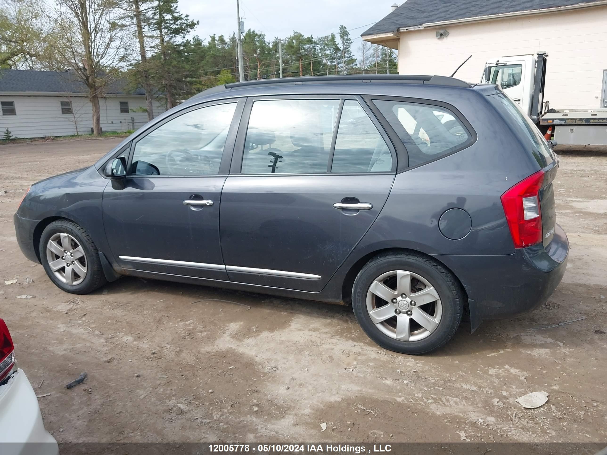 Photo 13 VIN: KNAFG526487208211 - KIA RONDO 