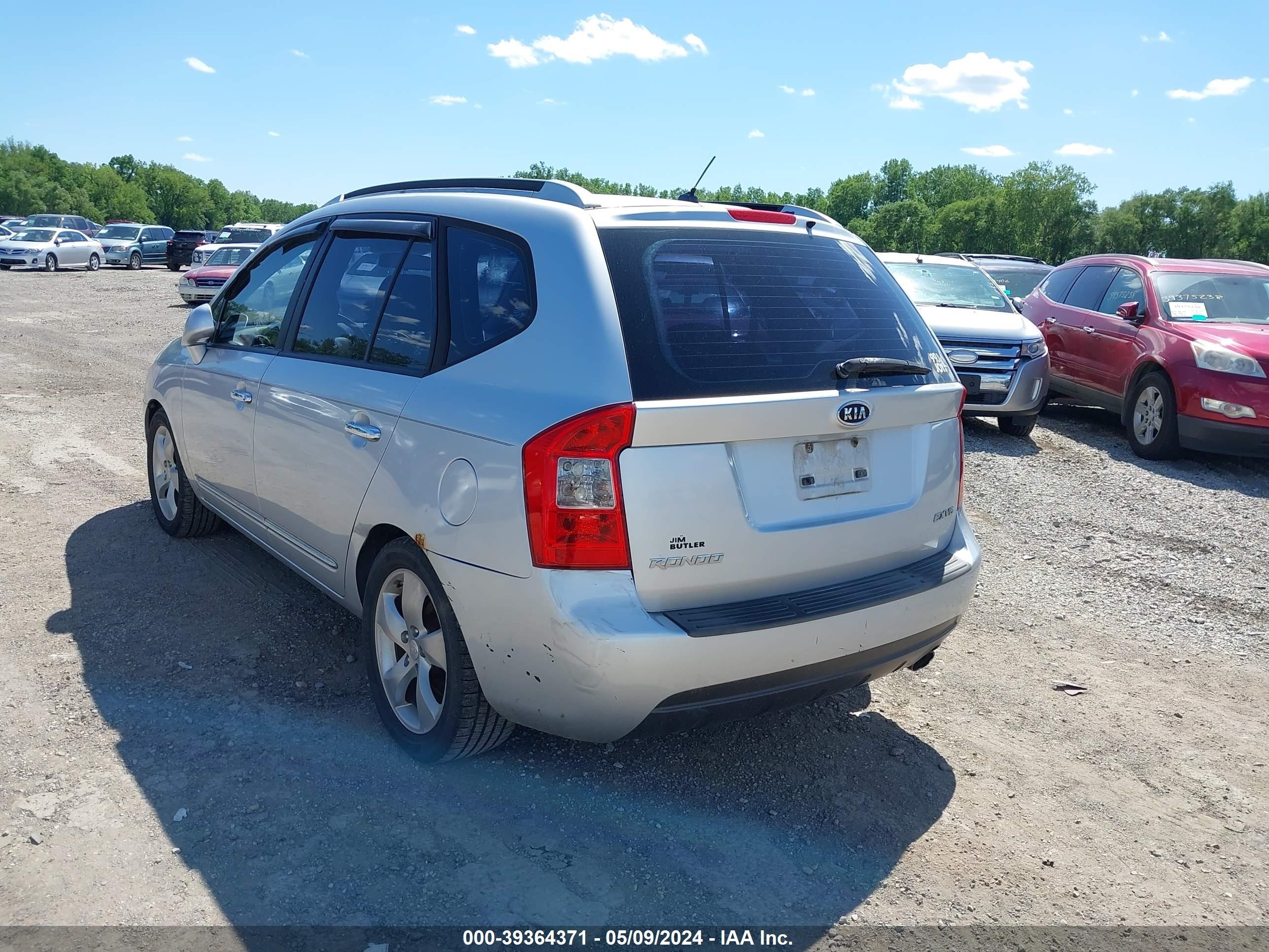 Photo 2 VIN: KNAFG526677111686 - KIA RONDO 