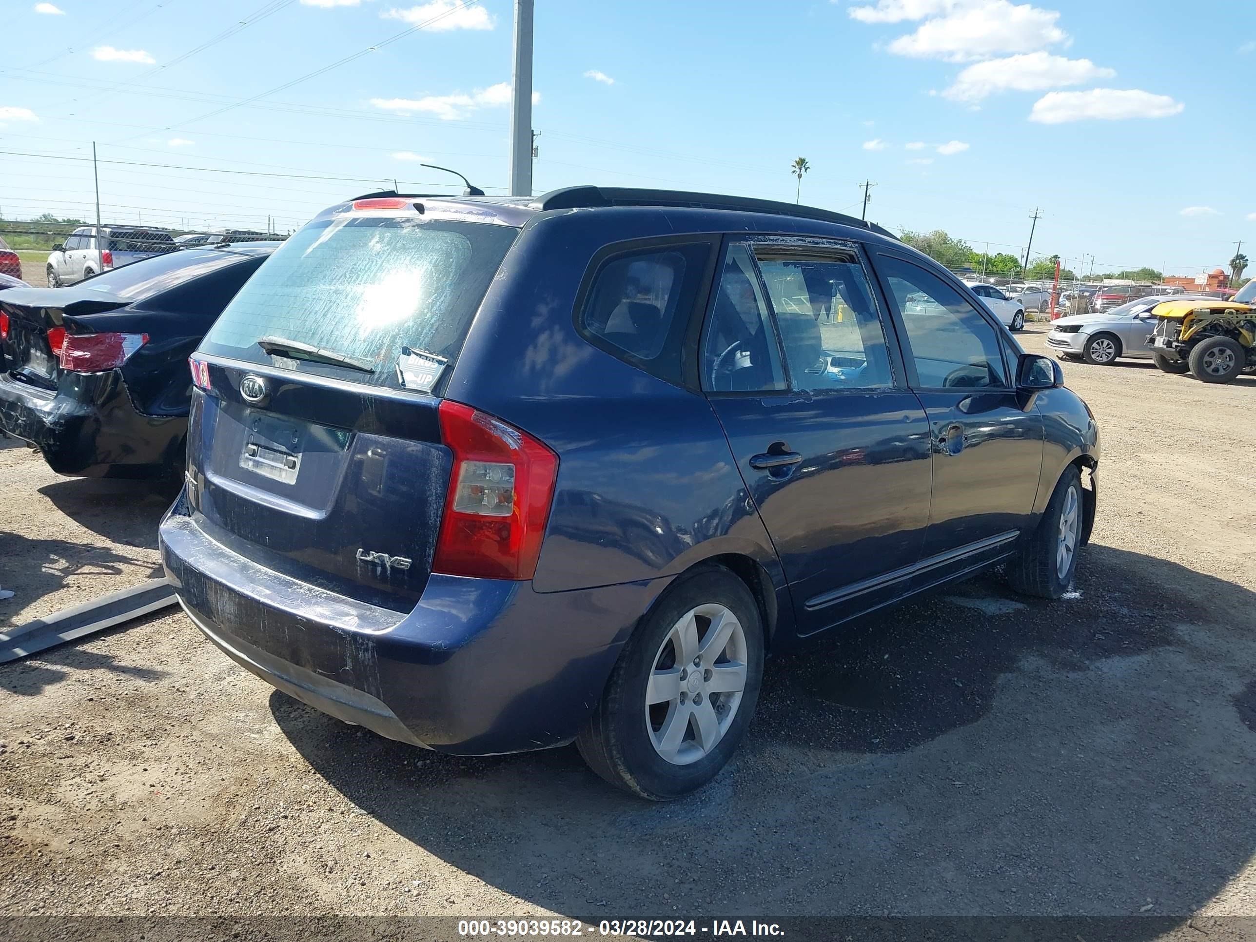 Photo 3 VIN: KNAFG526687130451 - KIA RONDO 