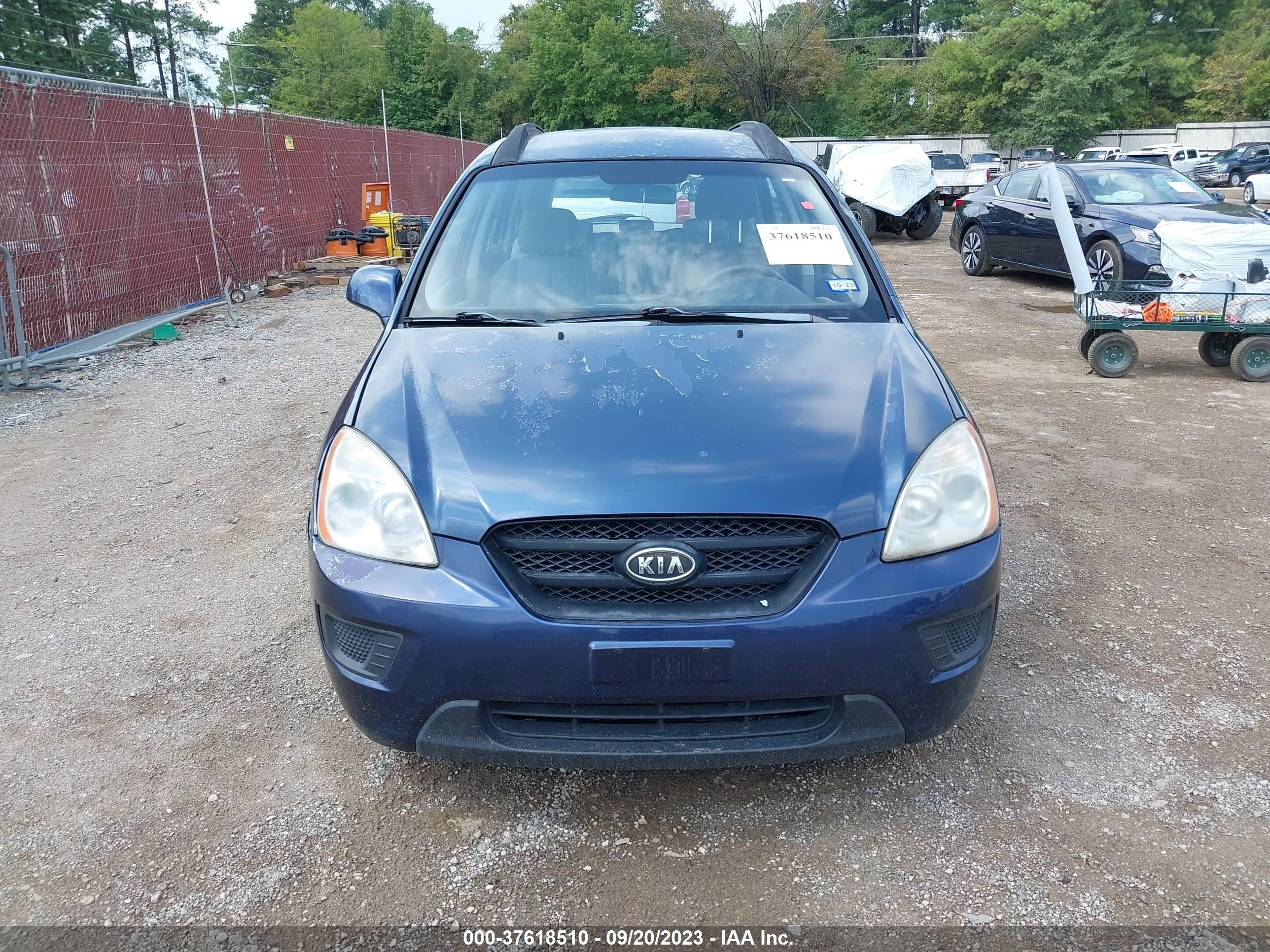 Photo 11 VIN: KNAFG526687136475 - KIA RONDO 