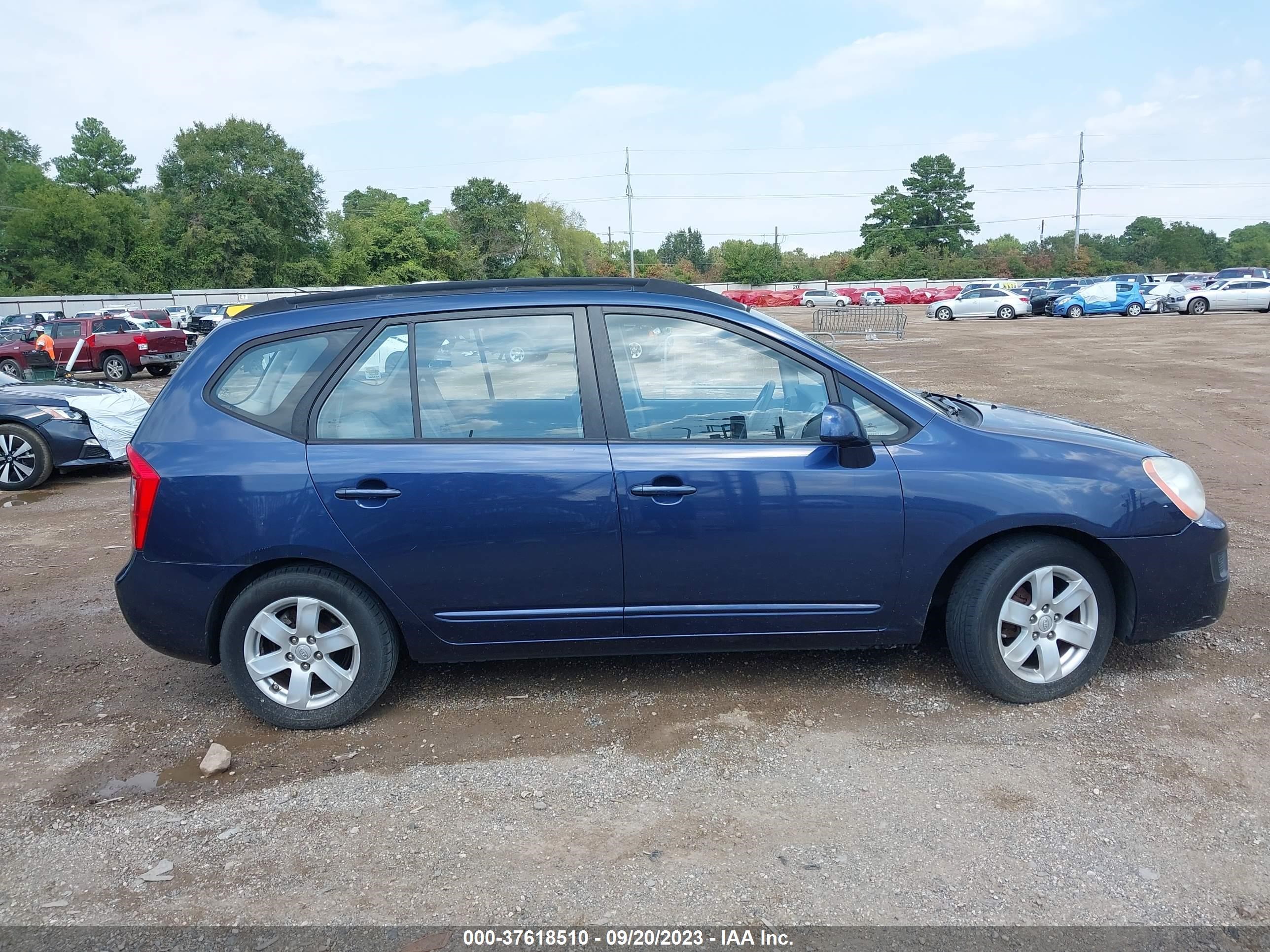 Photo 12 VIN: KNAFG526687136475 - KIA RONDO 