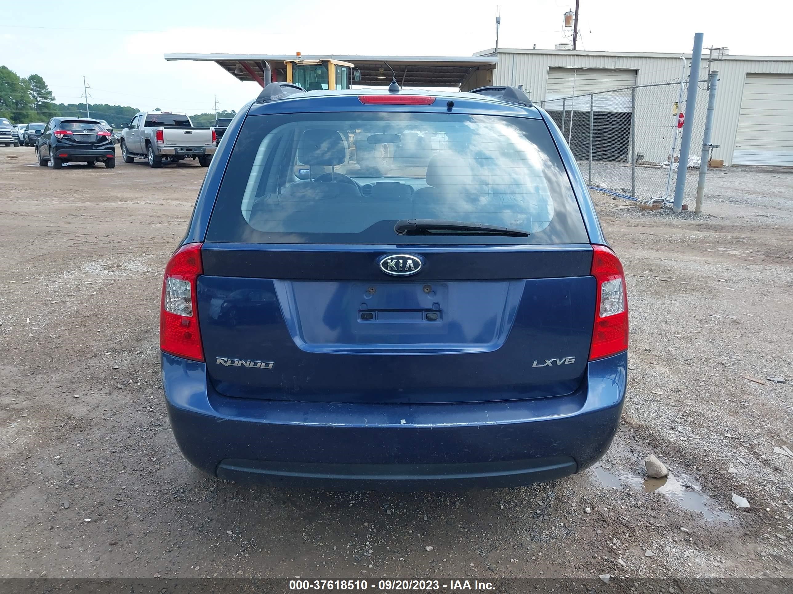 Photo 15 VIN: KNAFG526687136475 - KIA RONDO 