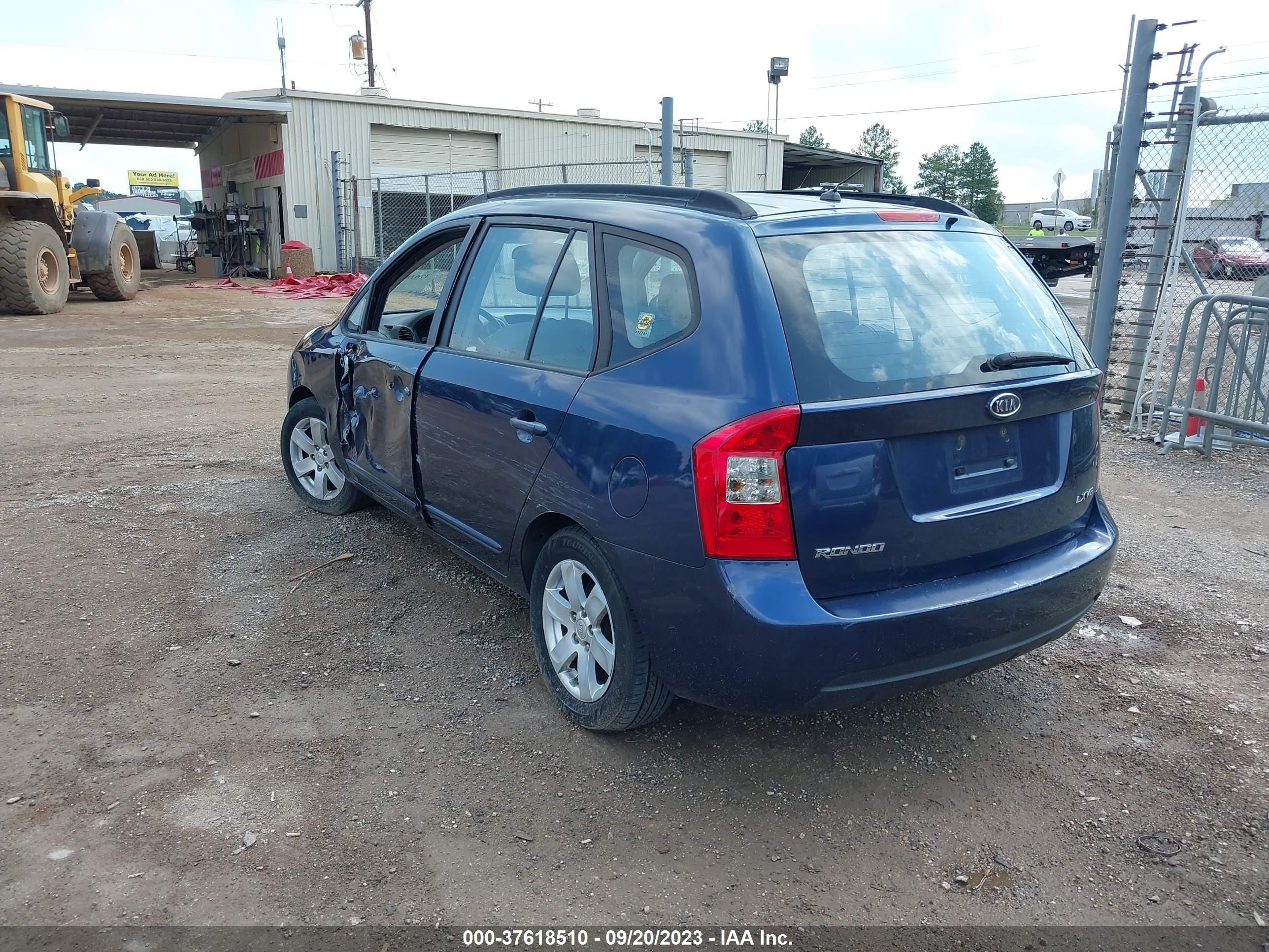 Photo 2 VIN: KNAFG526687136475 - KIA RONDO 