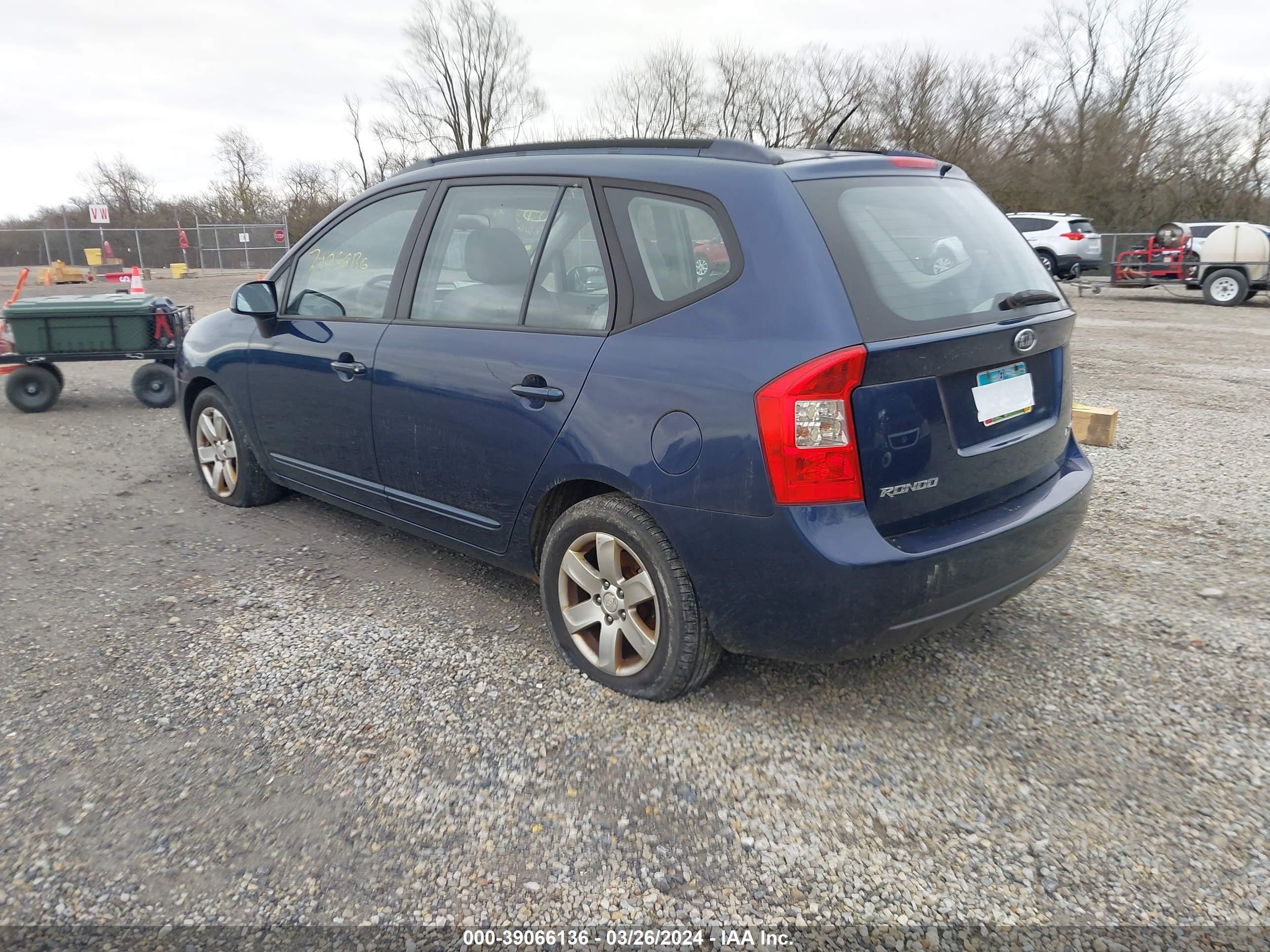 Photo 2 VIN: KNAFG526877090579 - KIA RONDO 