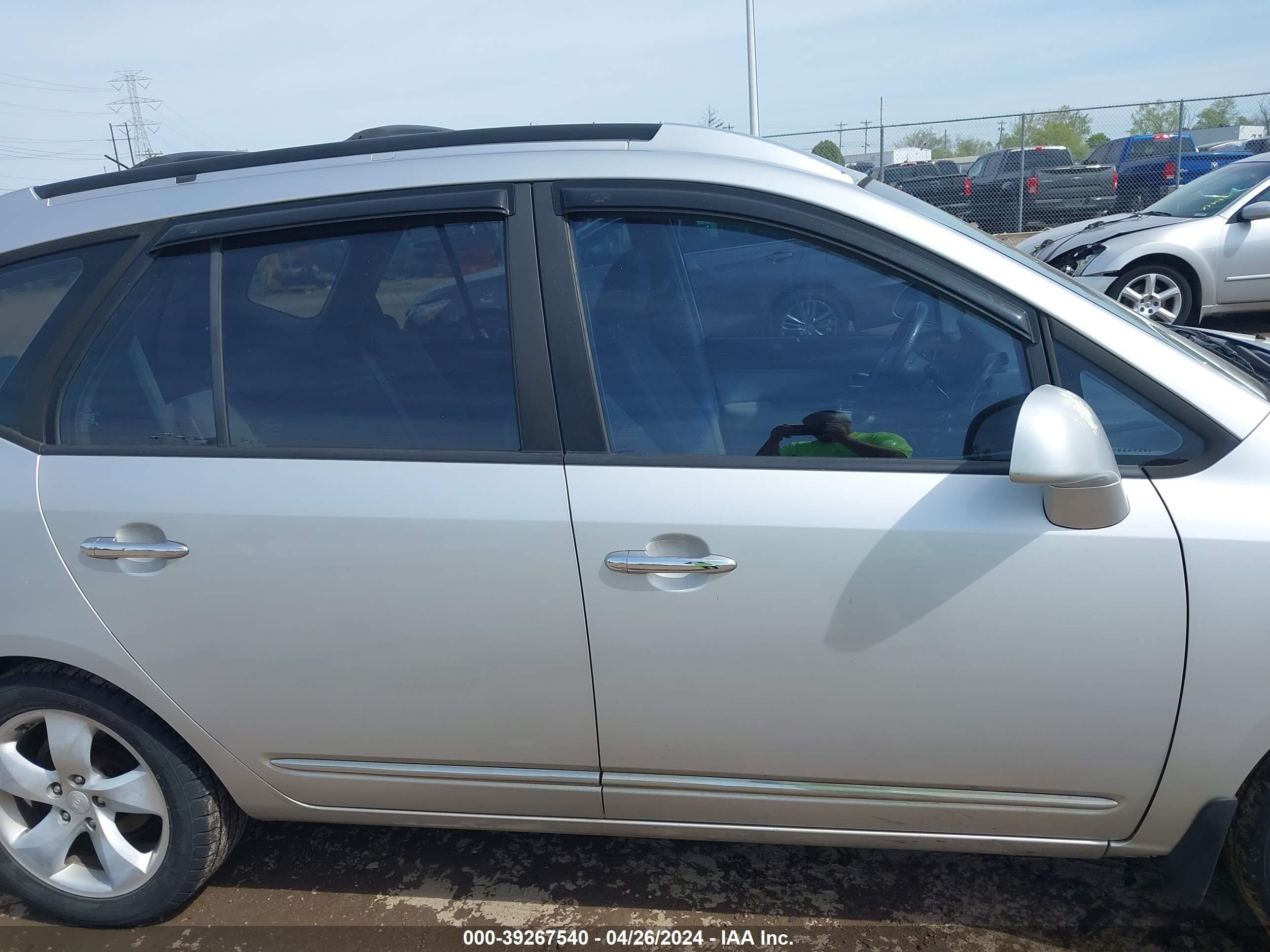 Photo 12 VIN: KNAFG526977068994 - KIA RONDO 