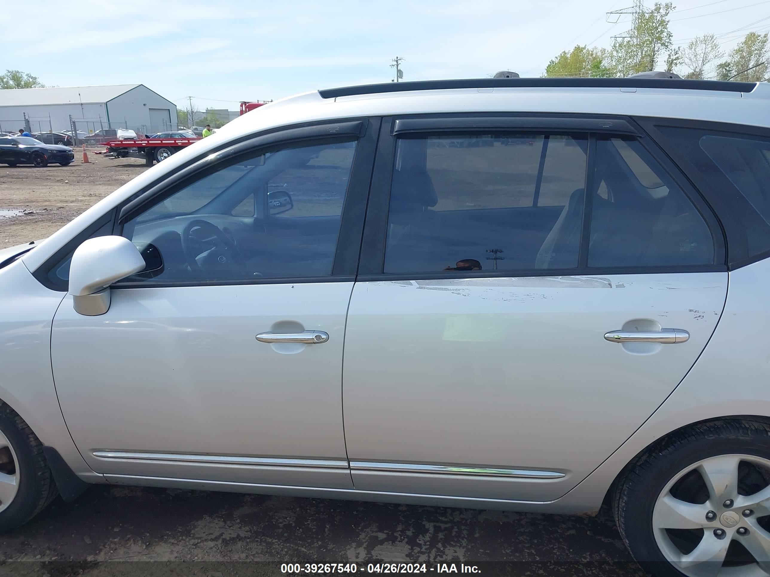 Photo 13 VIN: KNAFG526977068994 - KIA RONDO 