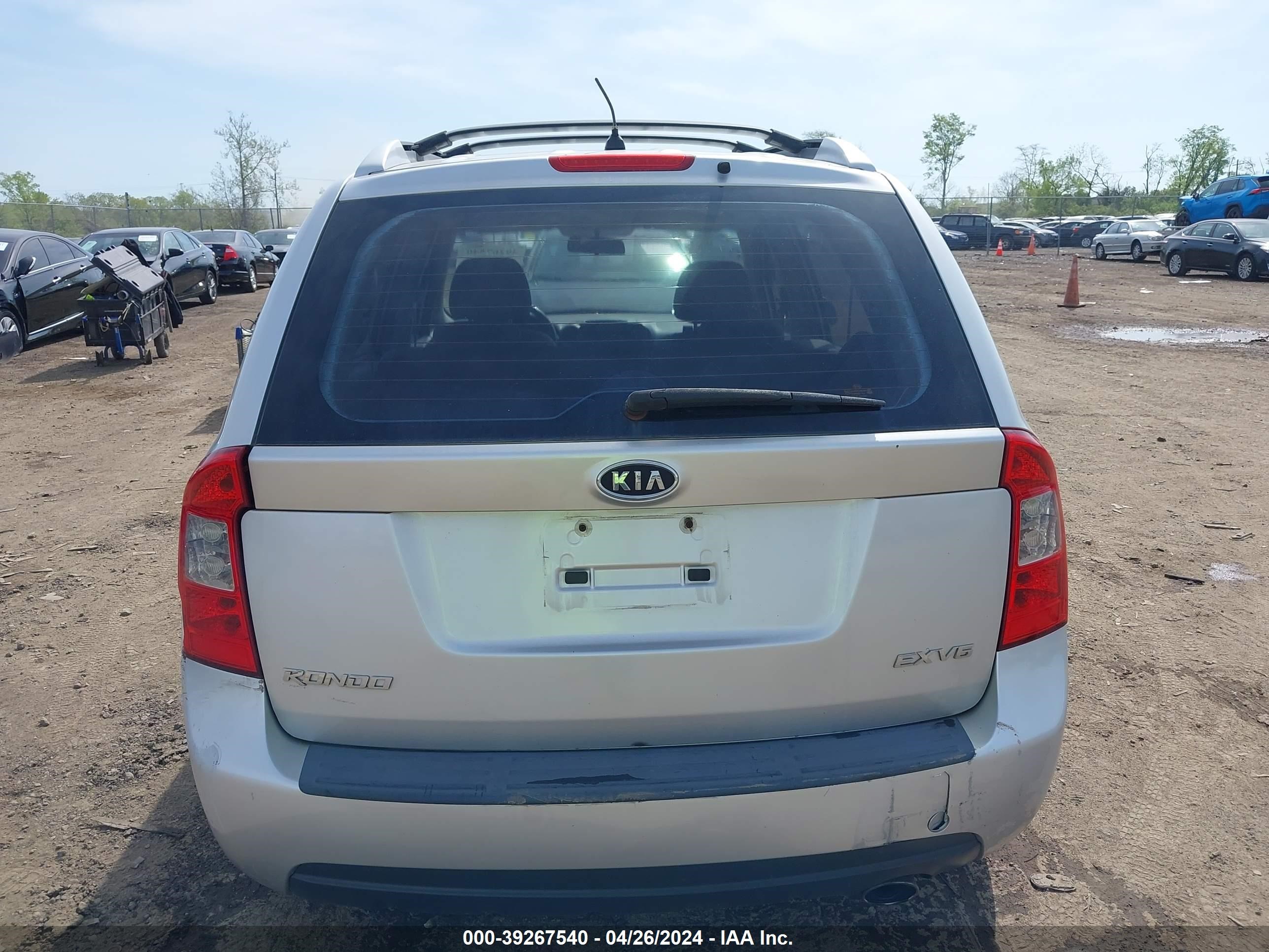 Photo 15 VIN: KNAFG526977068994 - KIA RONDO 