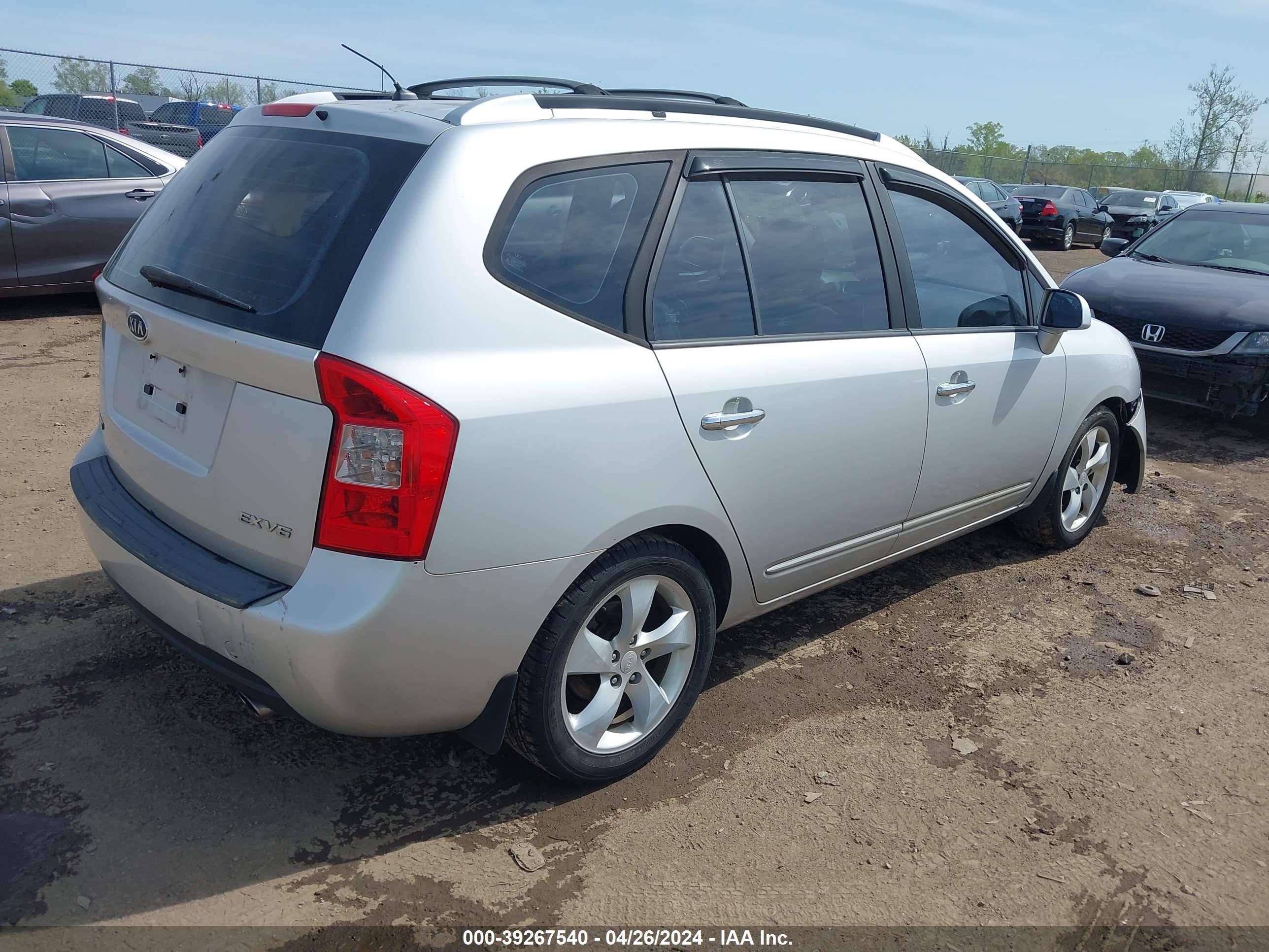 Photo 3 VIN: KNAFG526977068994 - KIA RONDO 