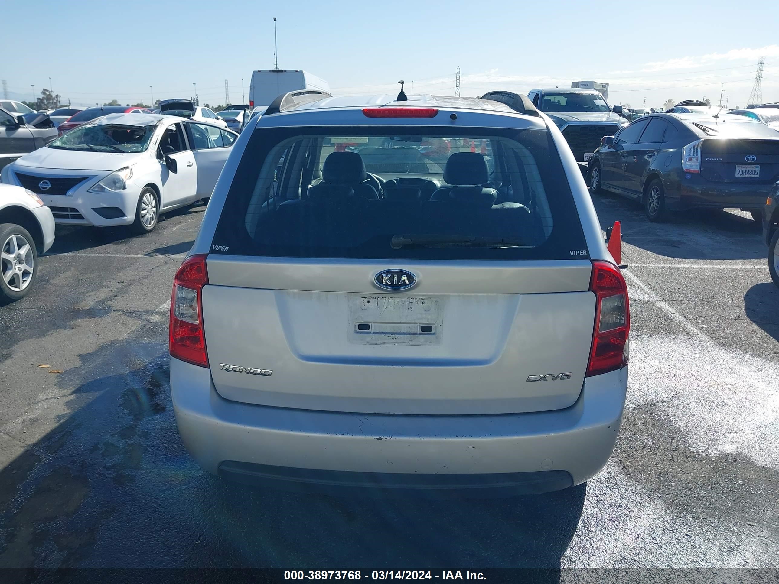 Photo 15 VIN: KNAFG526987199506 - KIA RONDO 