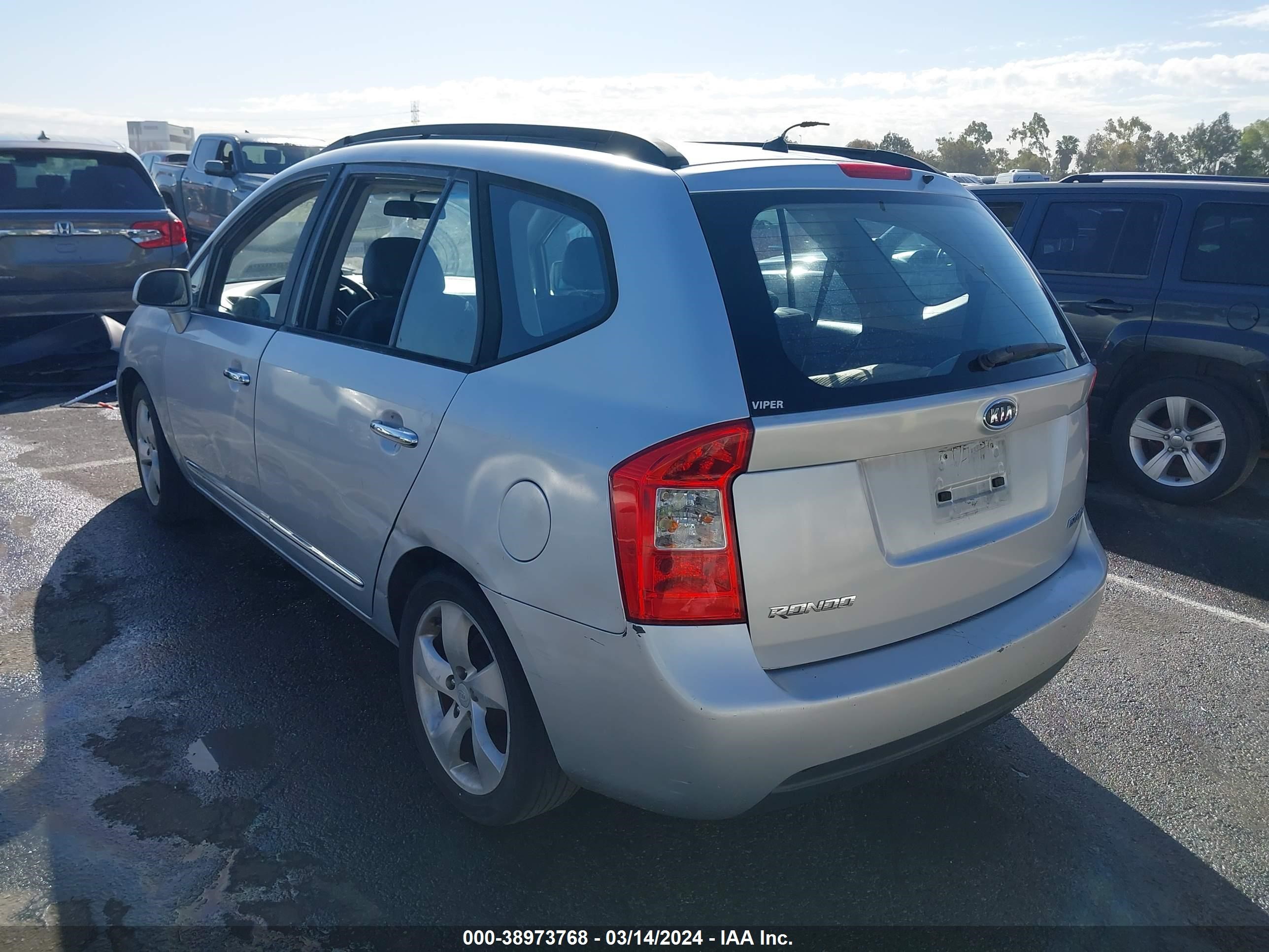 Photo 2 VIN: KNAFG526987199506 - KIA RONDO 