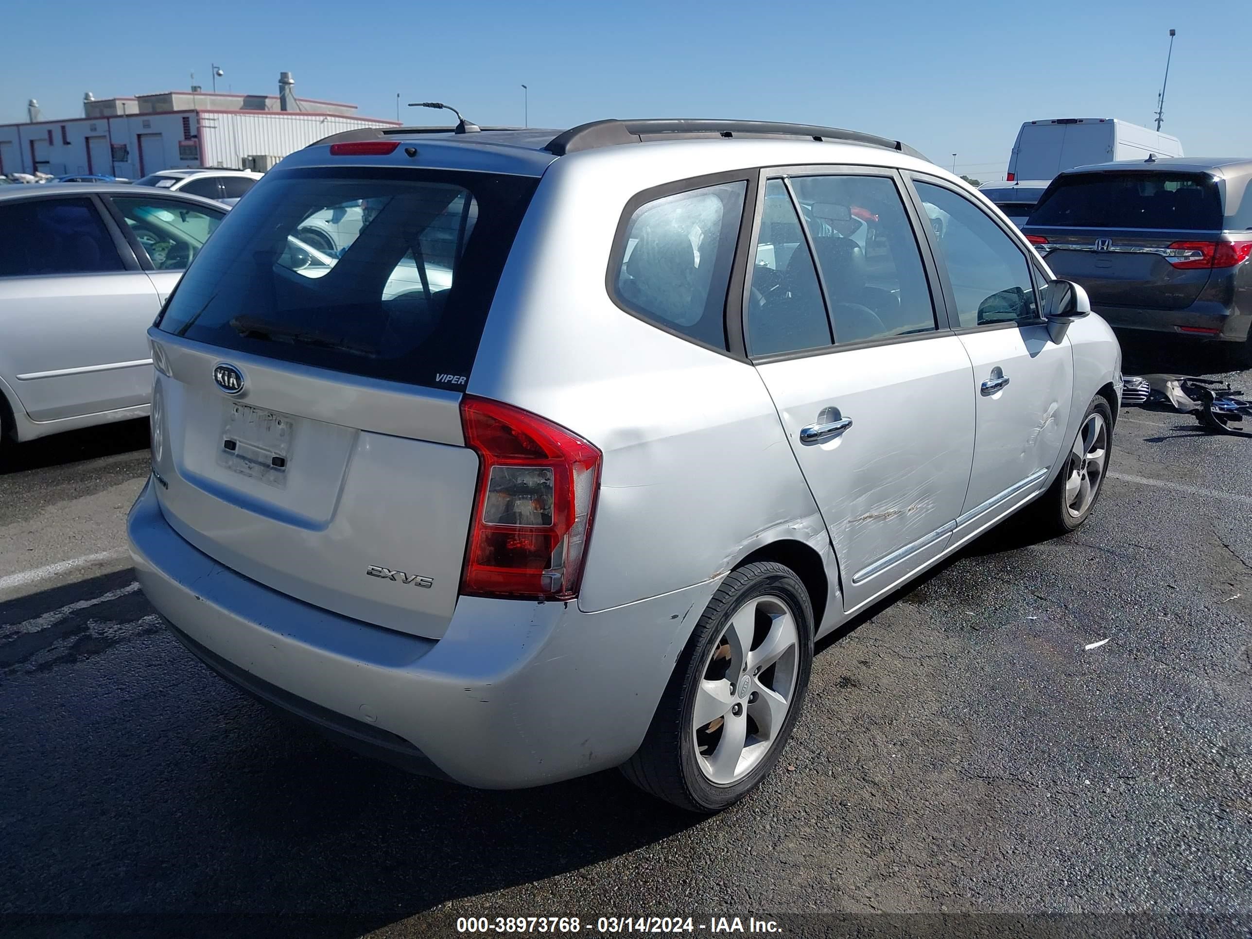 Photo 3 VIN: KNAFG526987199506 - KIA RONDO 