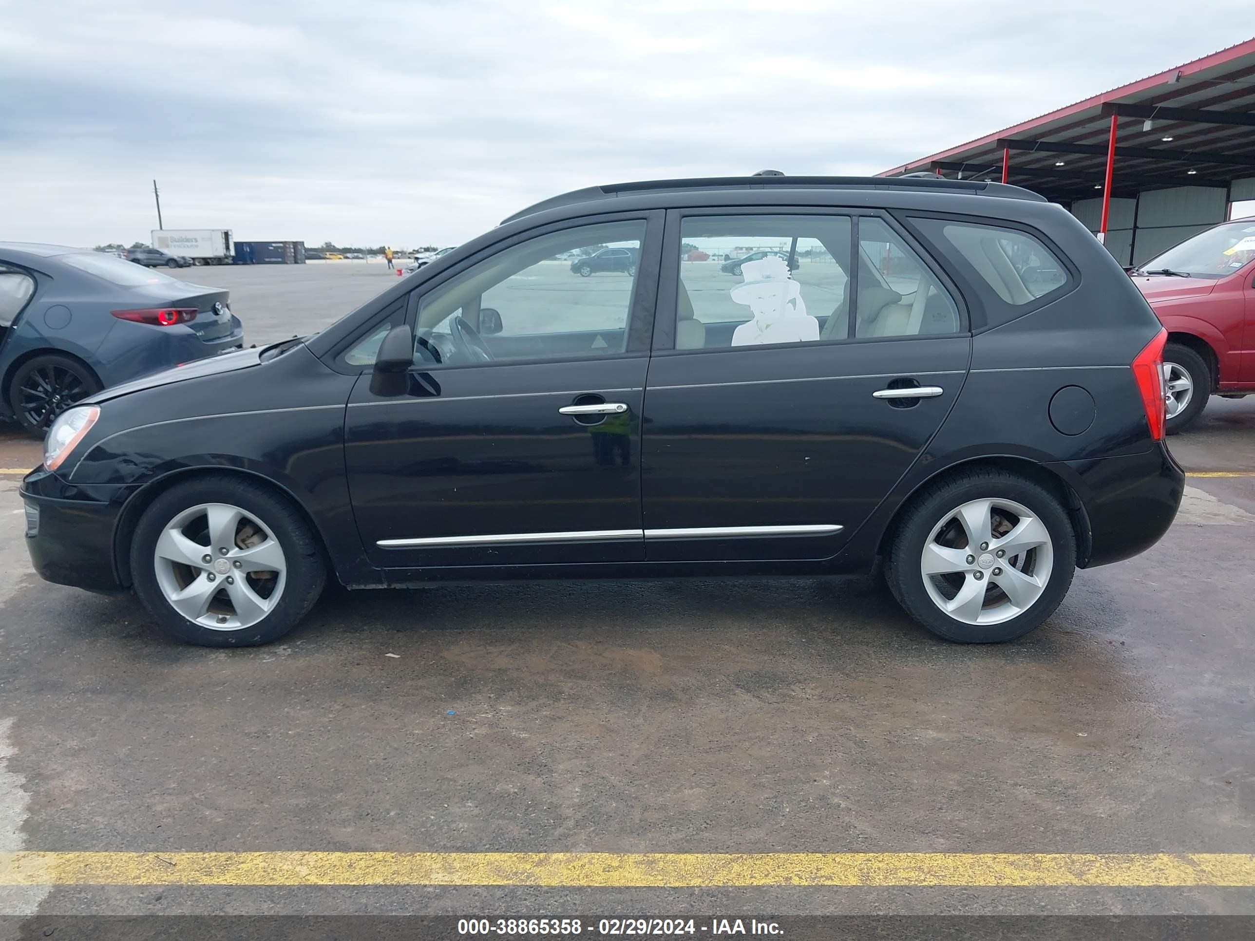 Photo 13 VIN: KNAFG526X77118477 - KIA RONDO 