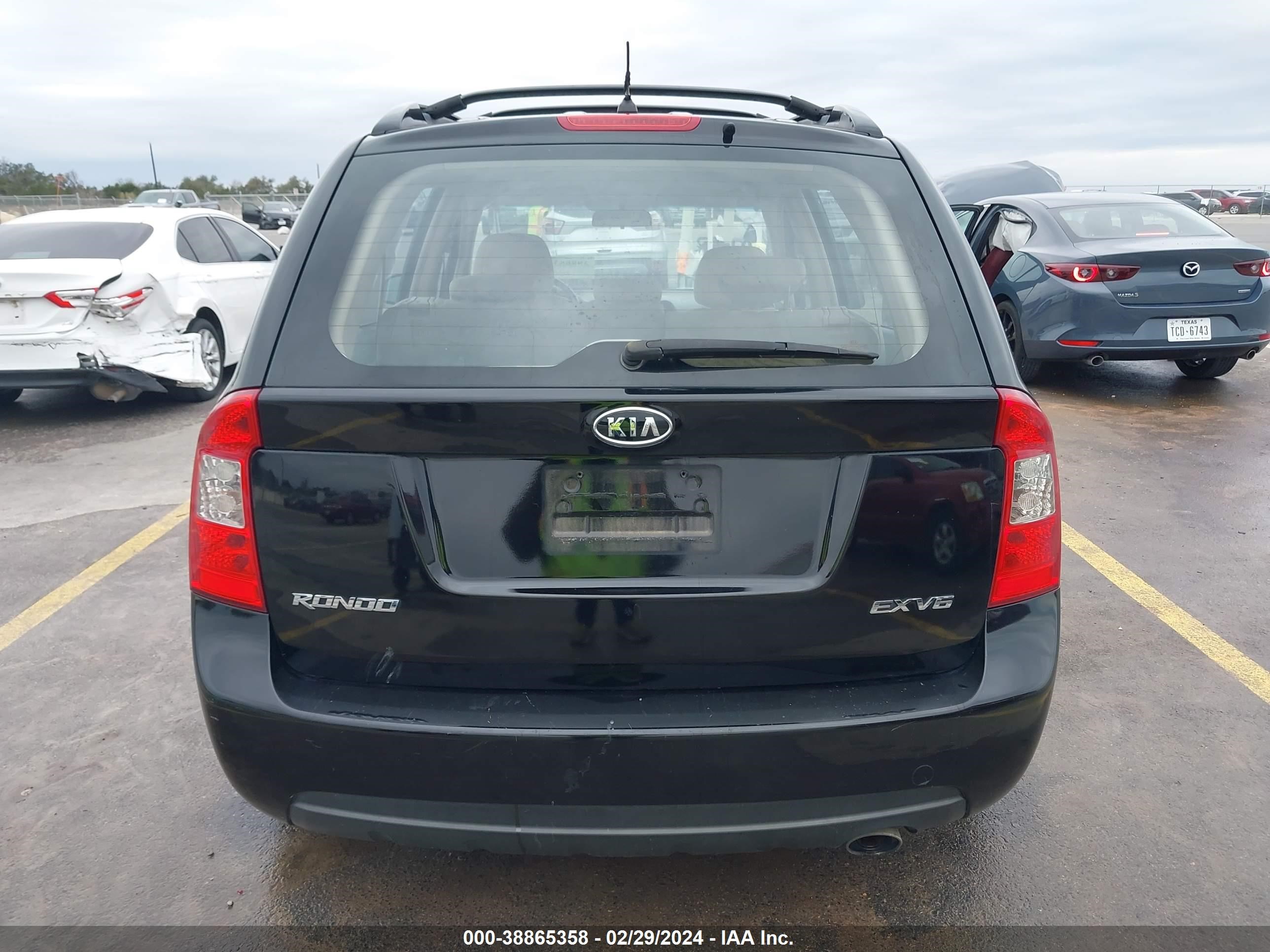 Photo 15 VIN: KNAFG526X77118477 - KIA RONDO 