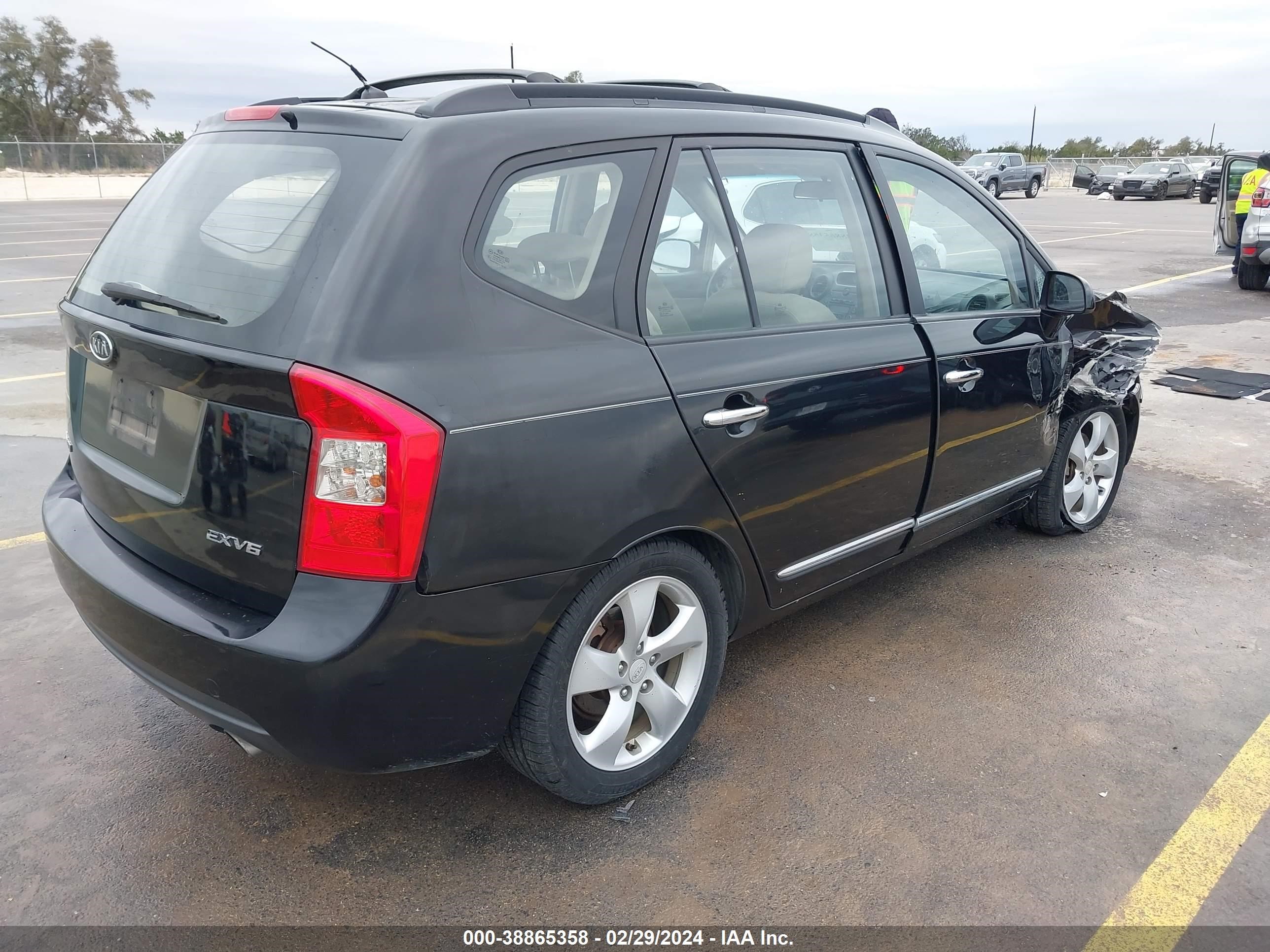 Photo 3 VIN: KNAFG526X77118477 - KIA RONDO 