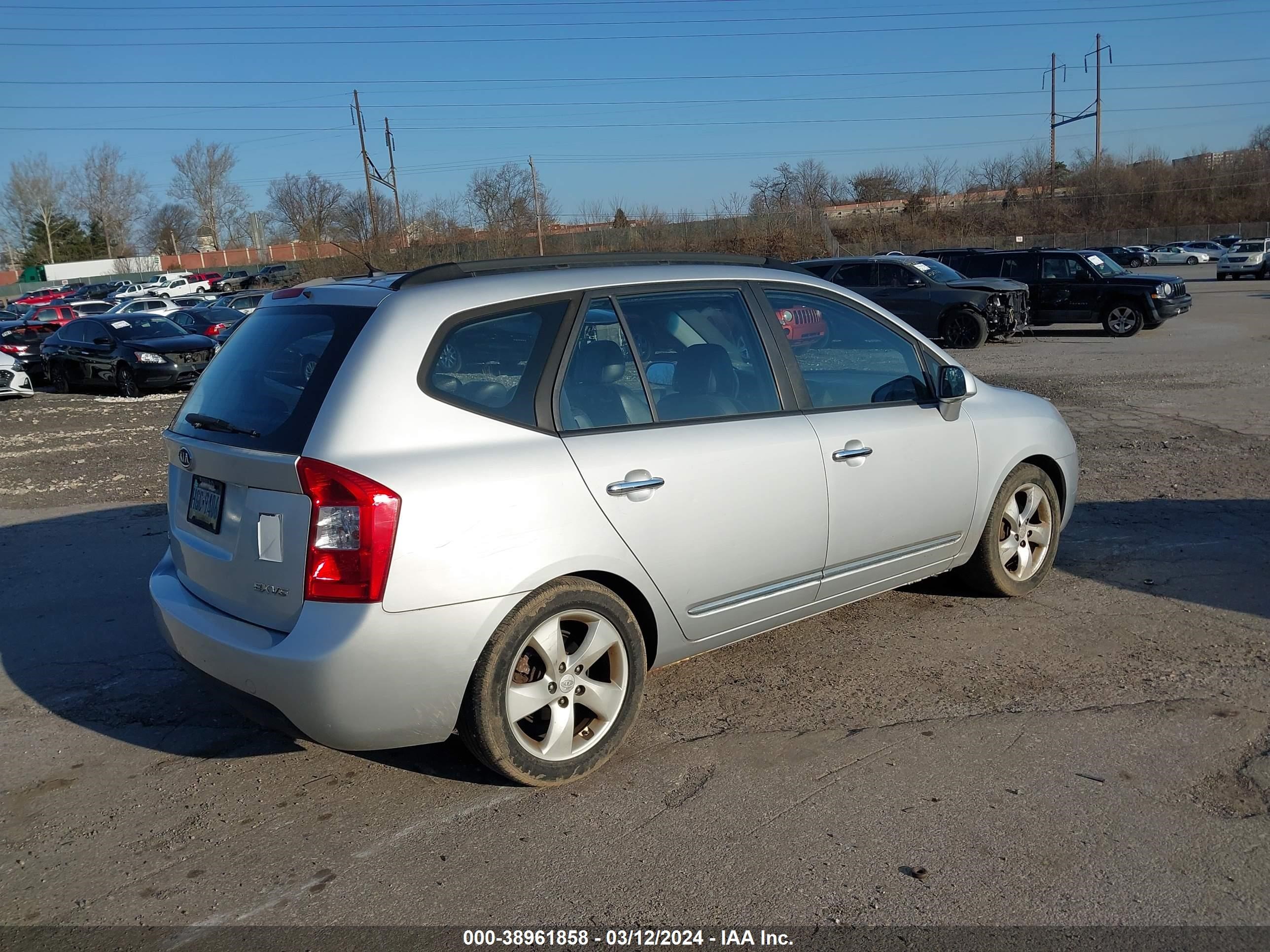 Photo 3 VIN: KNAFG526X87158530 - KIA RONDO 