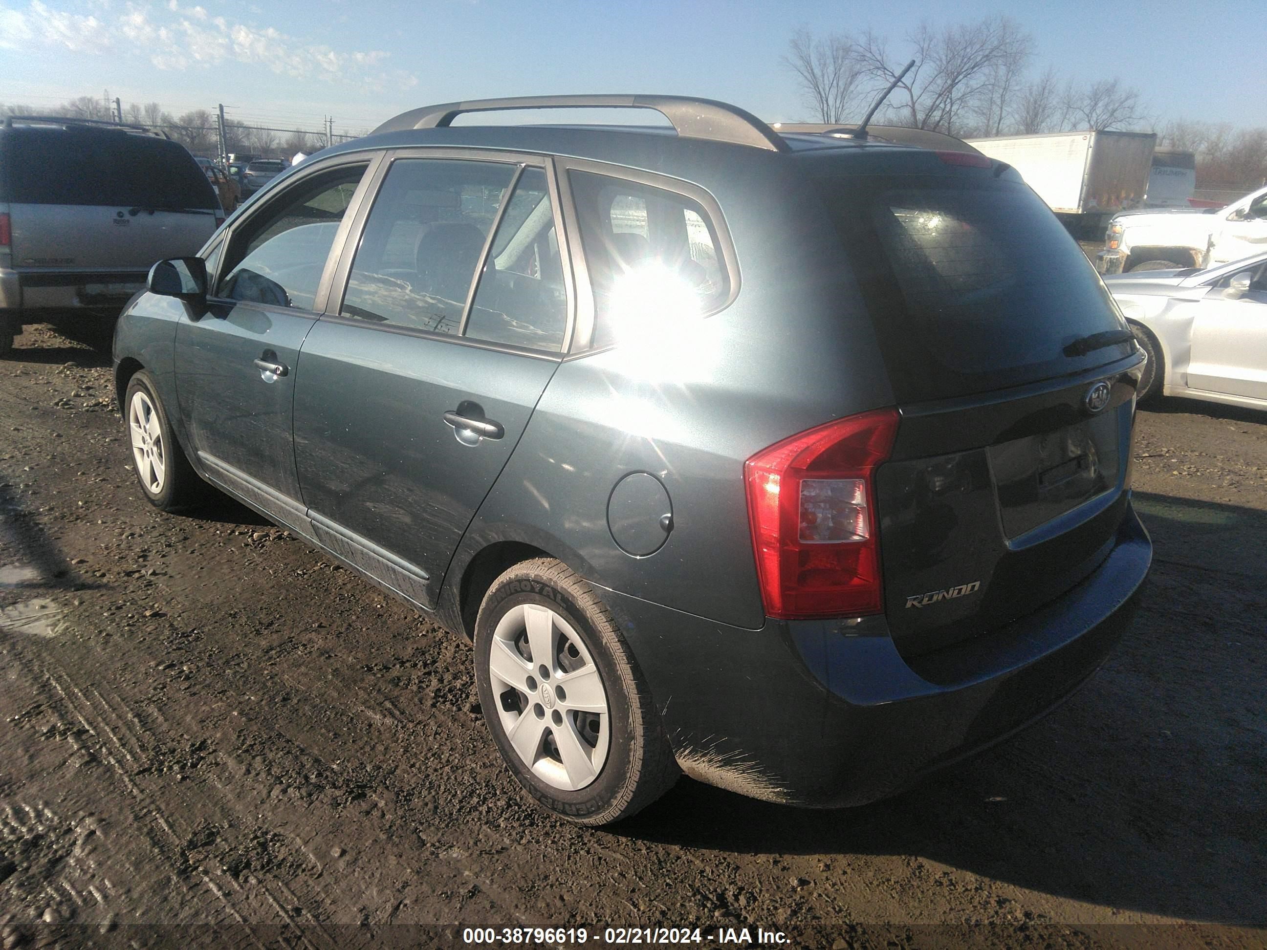 Photo 2 VIN: KNAFG528097269123 - KIA RONDO 