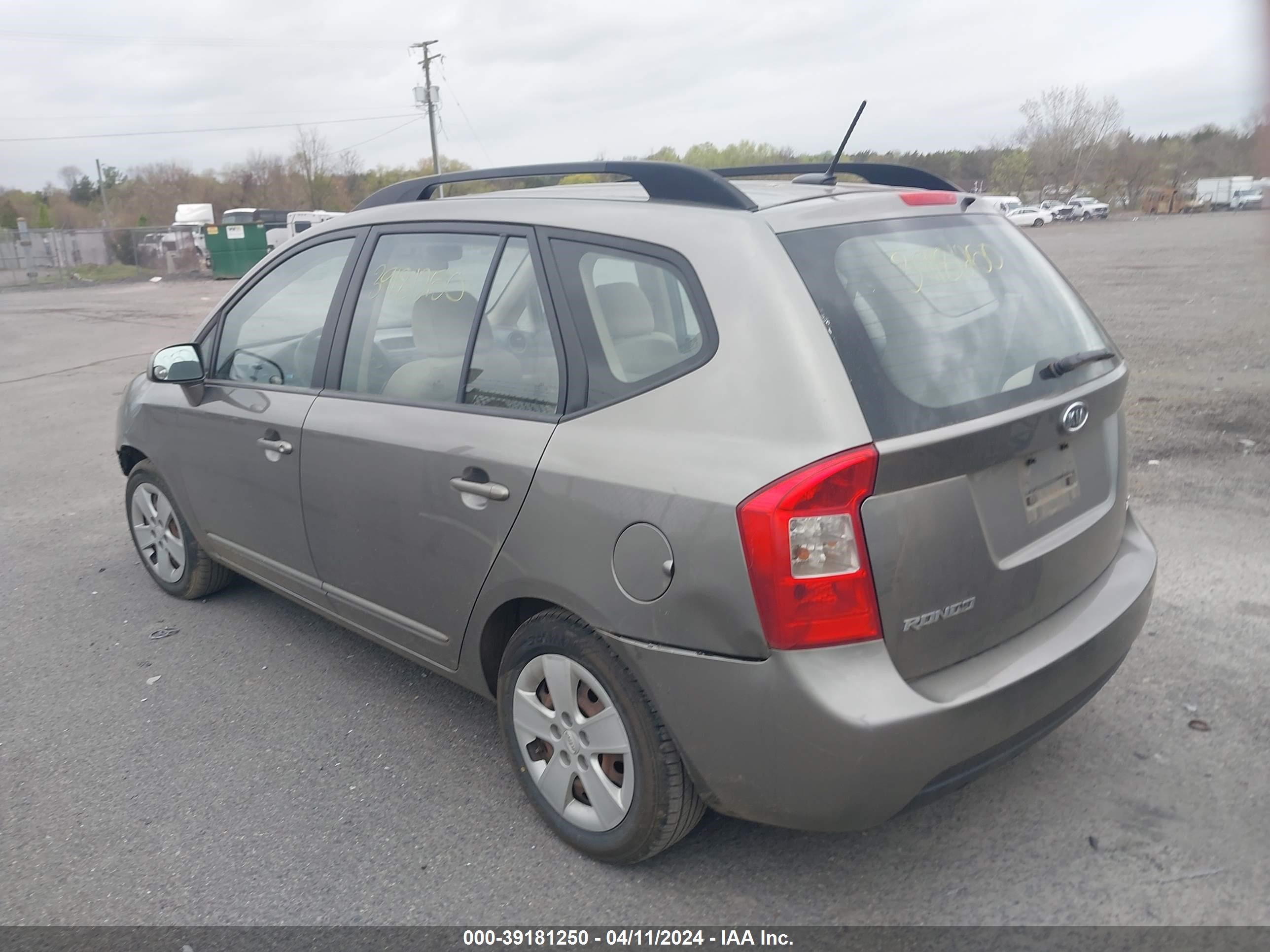 Photo 2 VIN: KNAFG528297269723 - KIA RONDO 