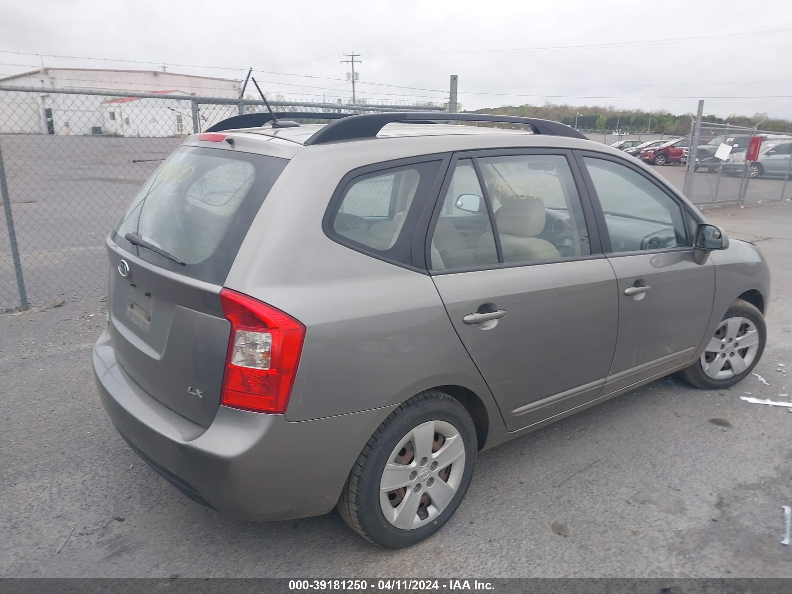 Photo 3 VIN: KNAFG528297269723 - KIA RONDO 