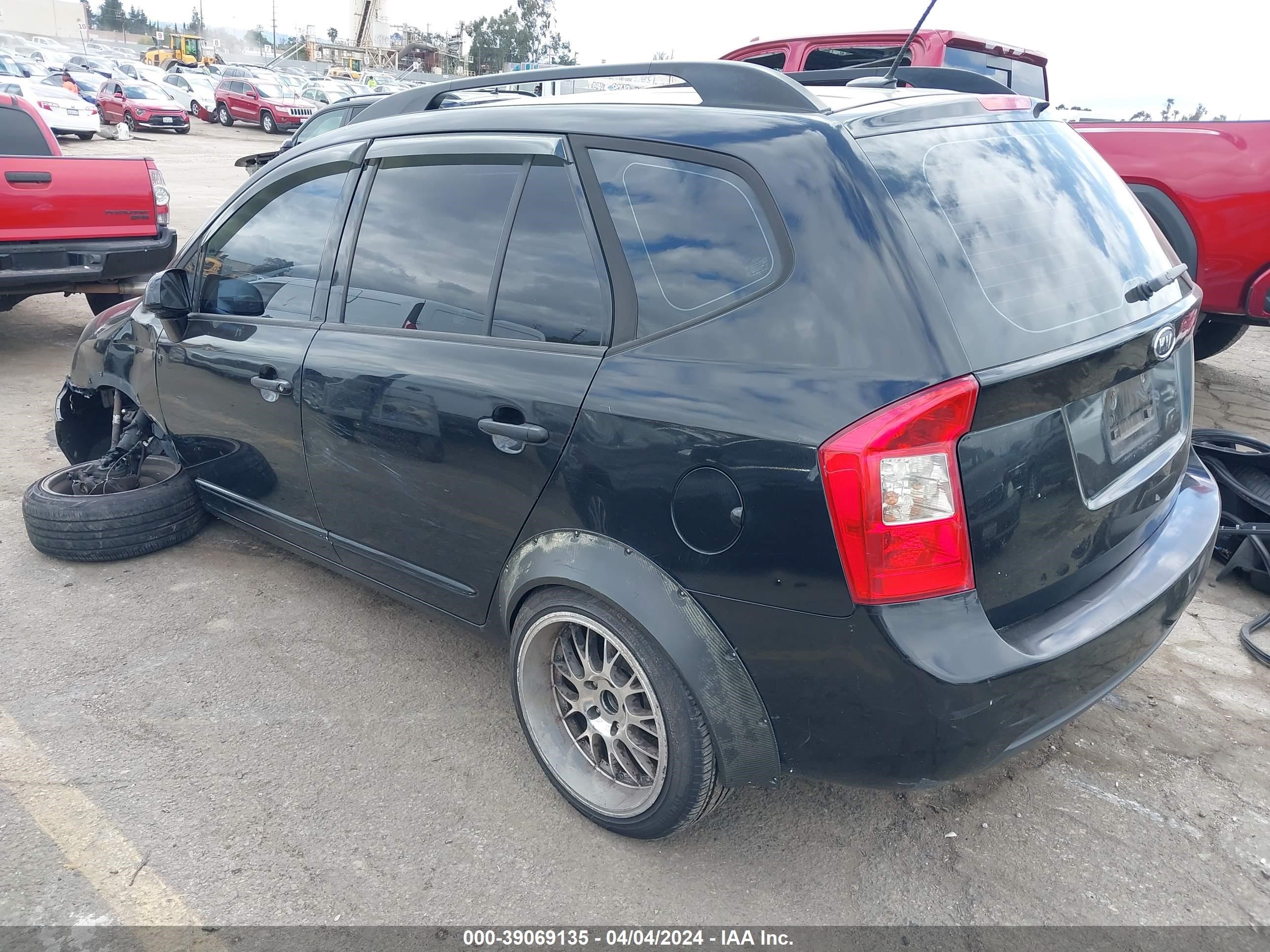 Photo 2 VIN: KNAFG528397269410 - KIA RONDO 