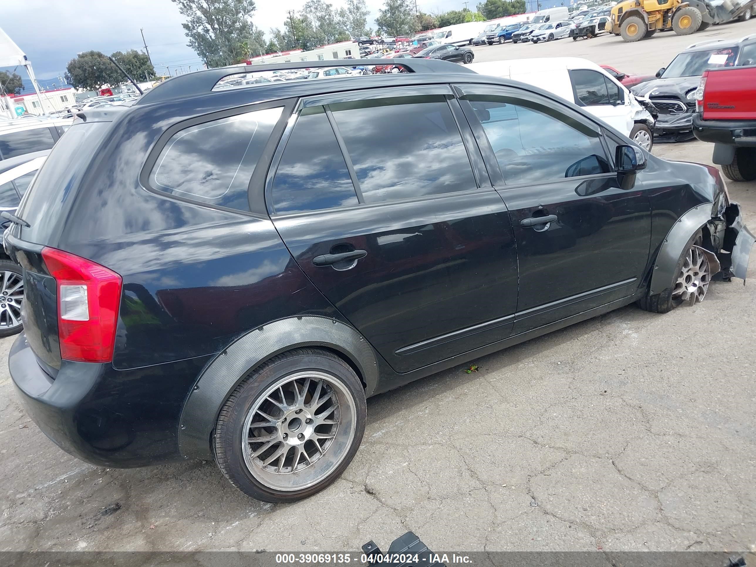 Photo 3 VIN: KNAFG528397269410 - KIA RONDO 