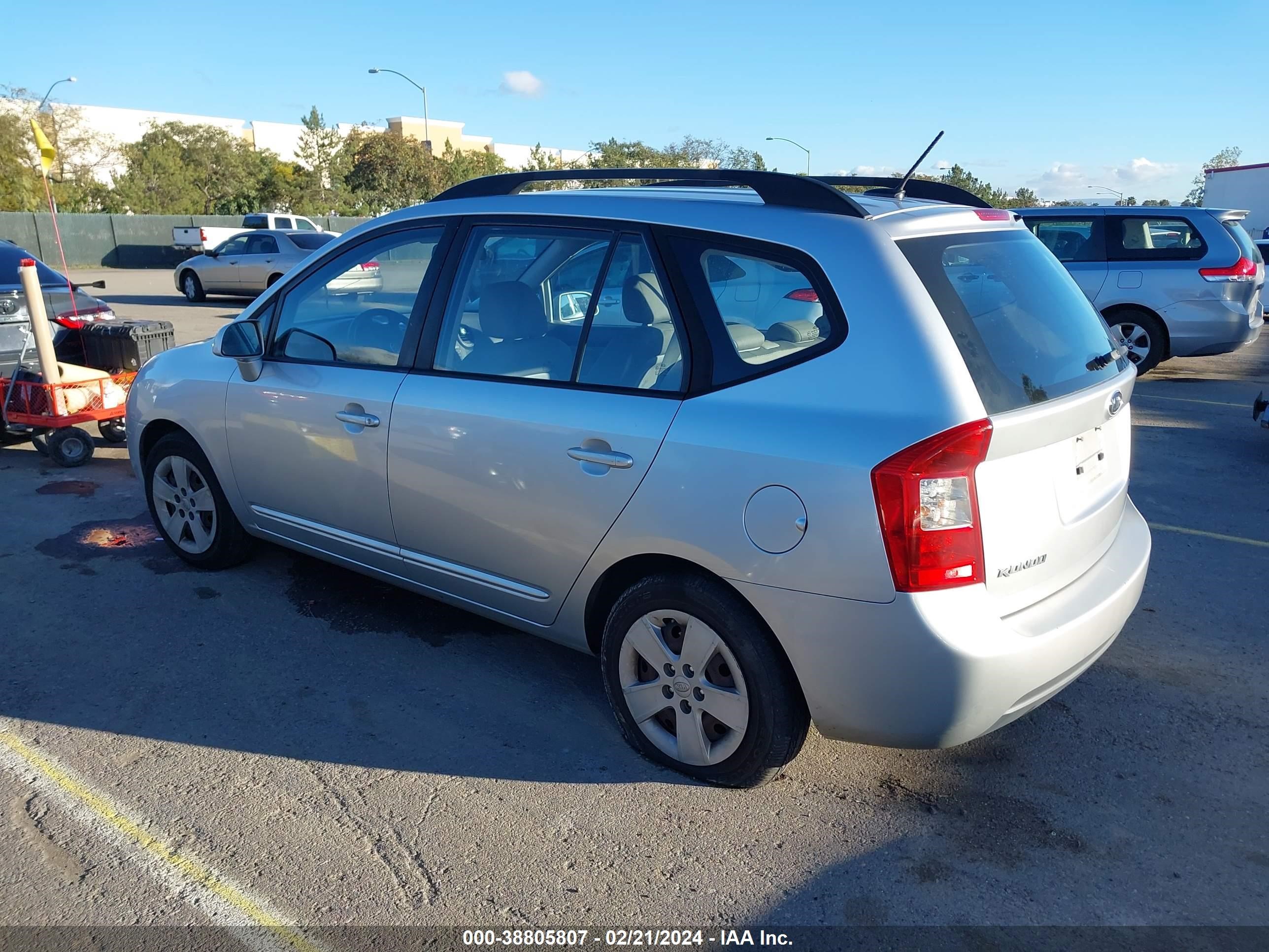 Photo 2 VIN: KNAFG528897248942 - KIA RONDO 