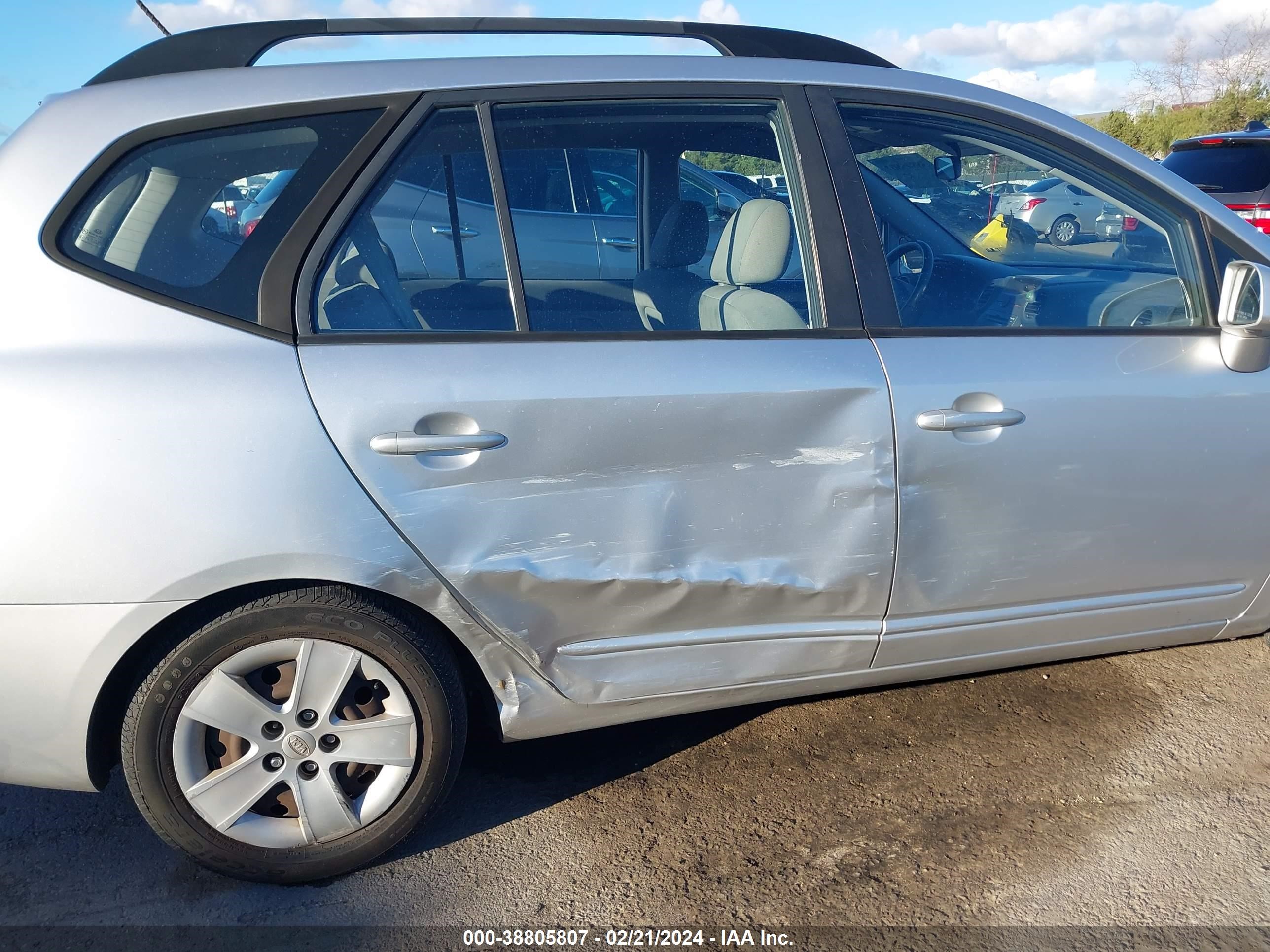 Photo 5 VIN: KNAFG528897248942 - KIA RONDO 