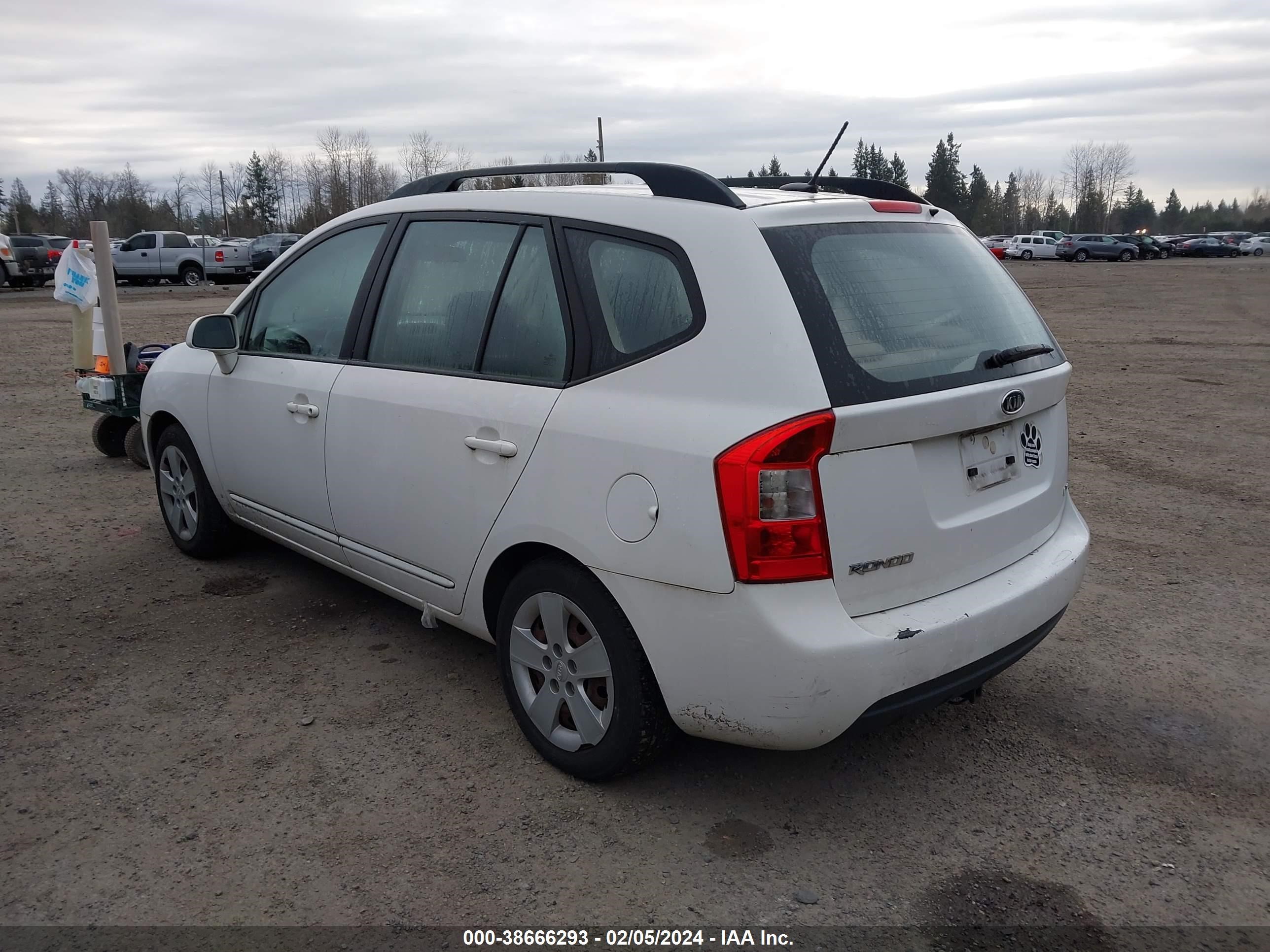 Photo 2 VIN: KNAFG529797273405 - KIA RONDO 