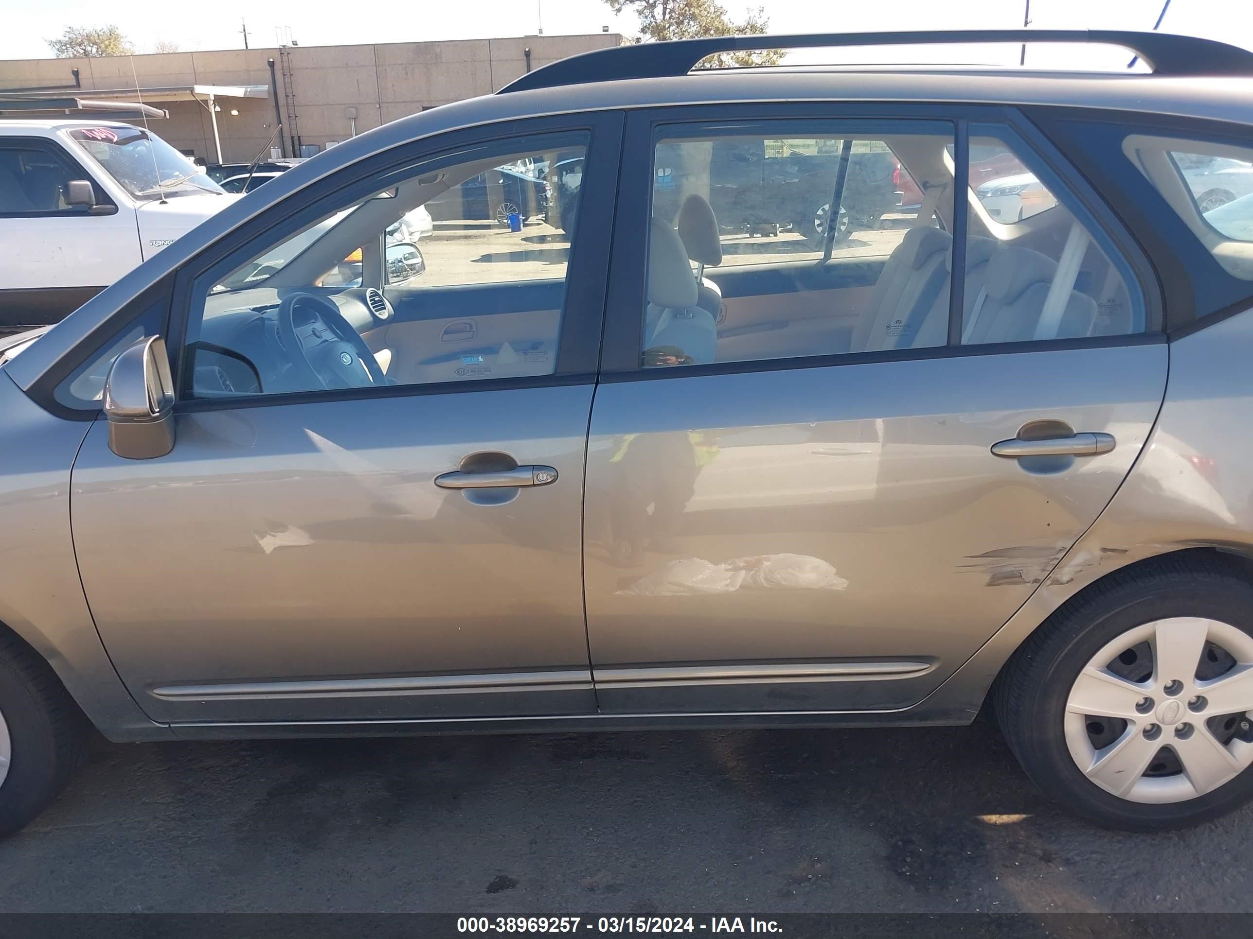 Photo 13 VIN: KNAFG529997274510 - KIA RONDO 