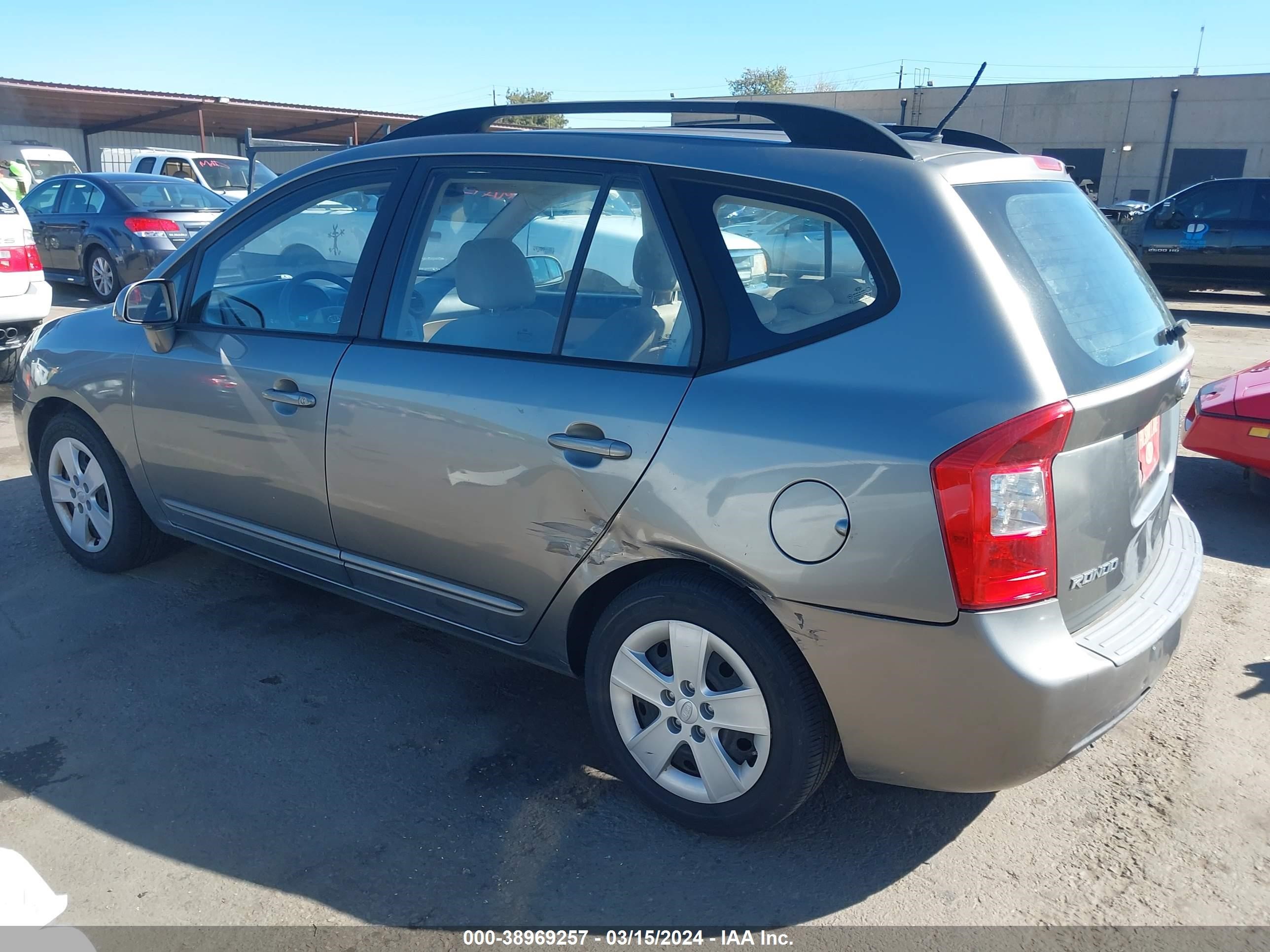 Photo 2 VIN: KNAFG529997274510 - KIA RONDO 