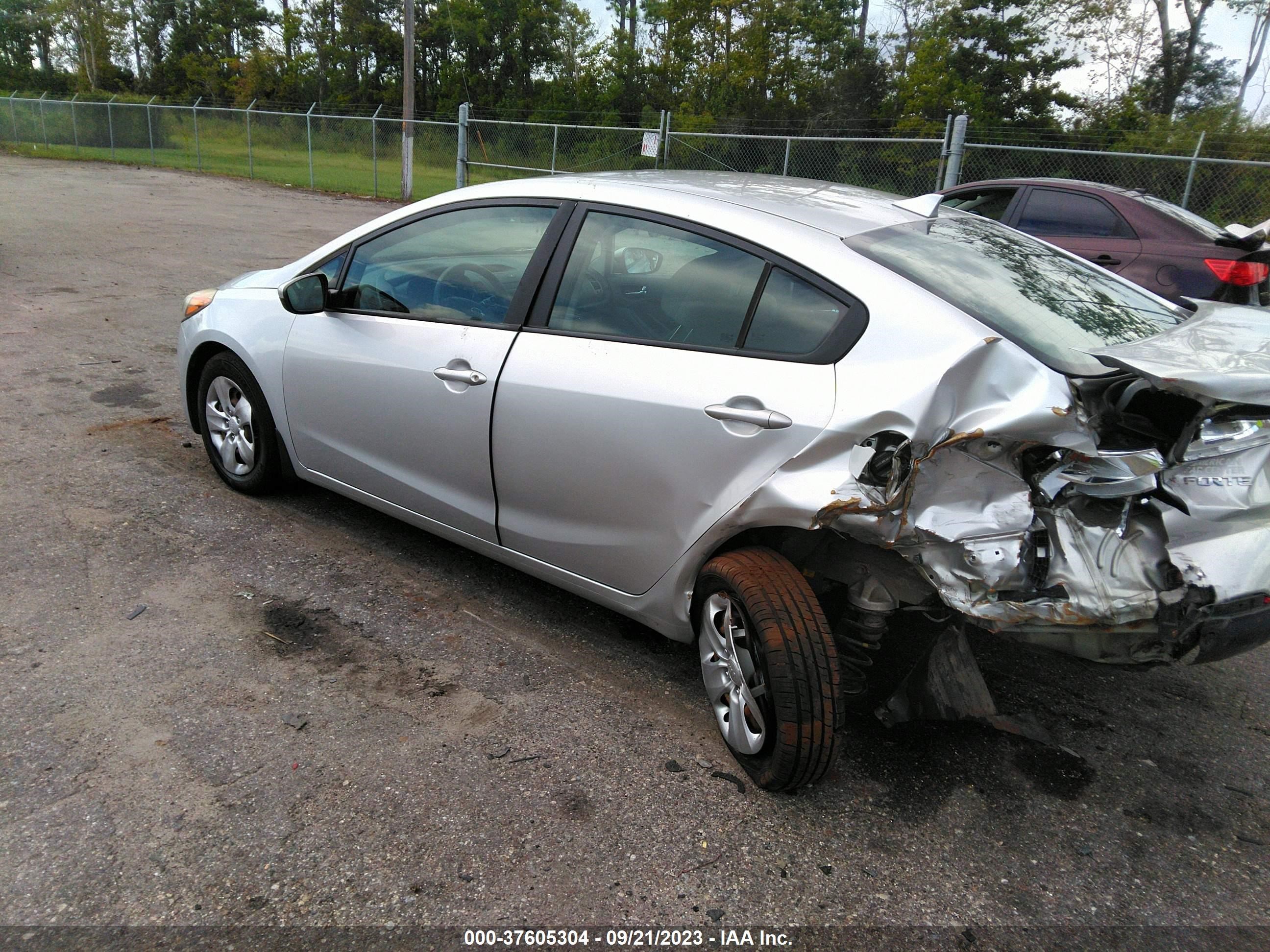 Photo 2 VIN: KNAFK4A60E5066747 - KIA FORTE 