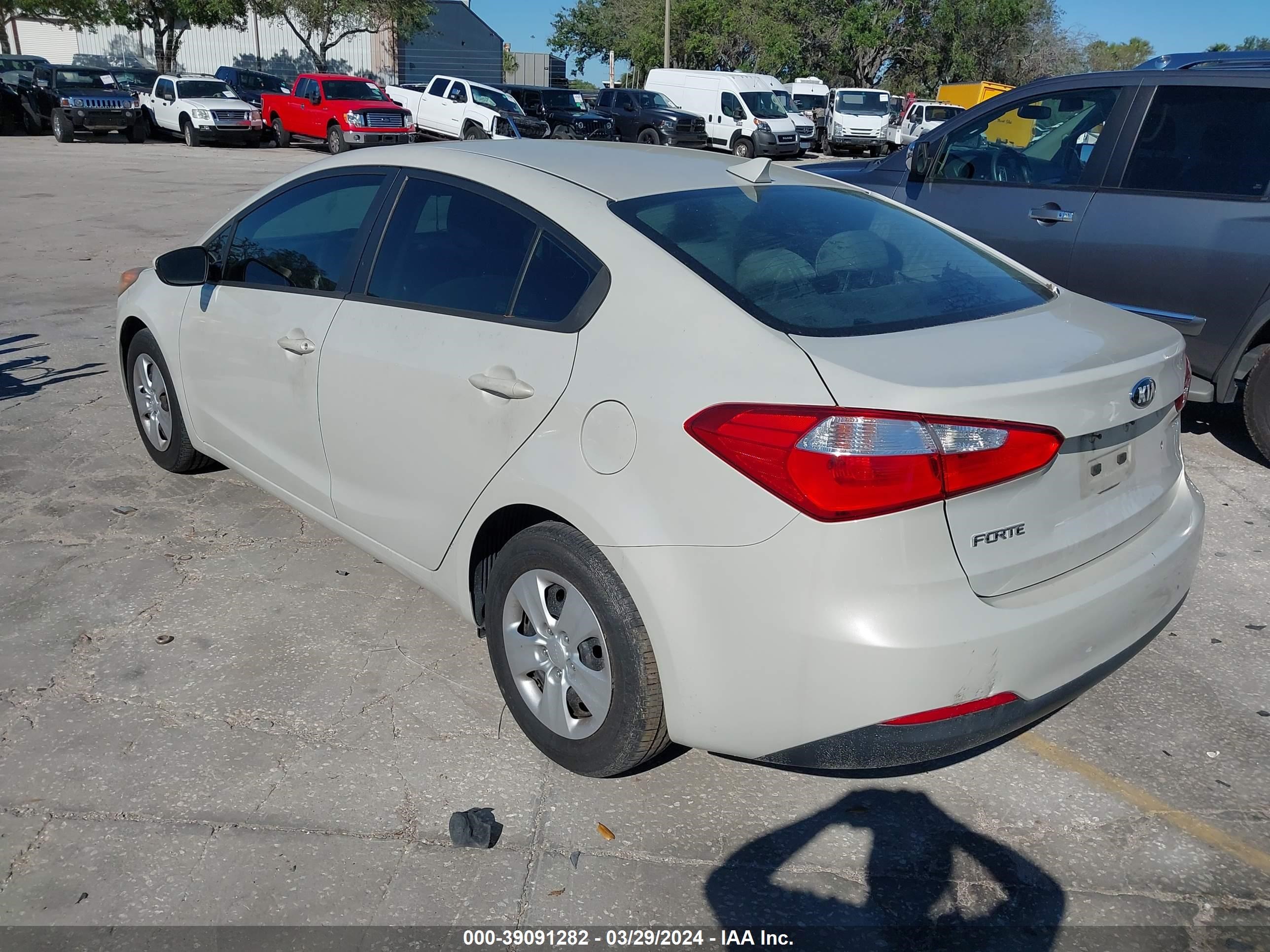 Photo 2 VIN: KNAFK4A60E5215559 - KIA FORTE 