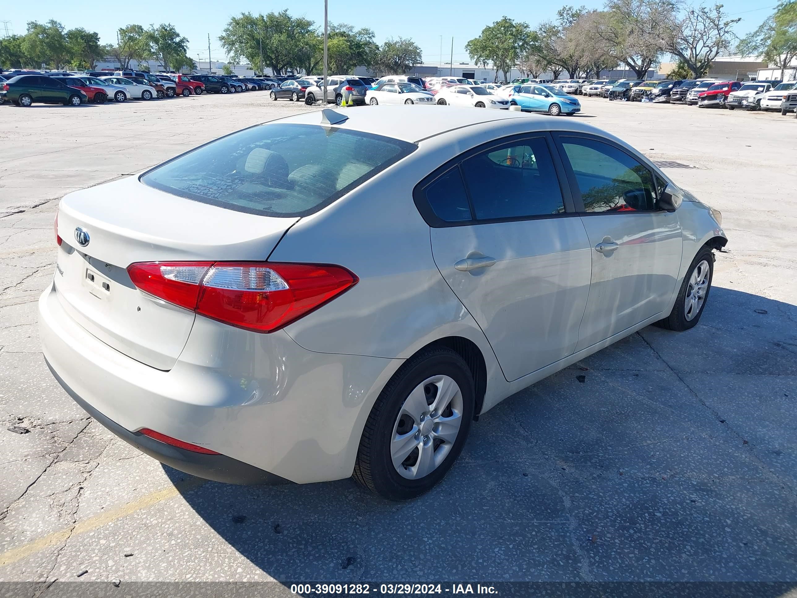 Photo 3 VIN: KNAFK4A60E5215559 - KIA FORTE 