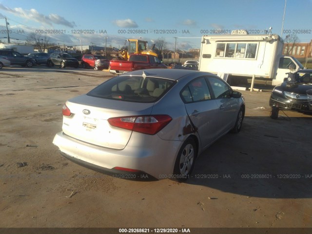 Photo 3 VIN: KNAFK4A60F5335573 - KIA FORTE 