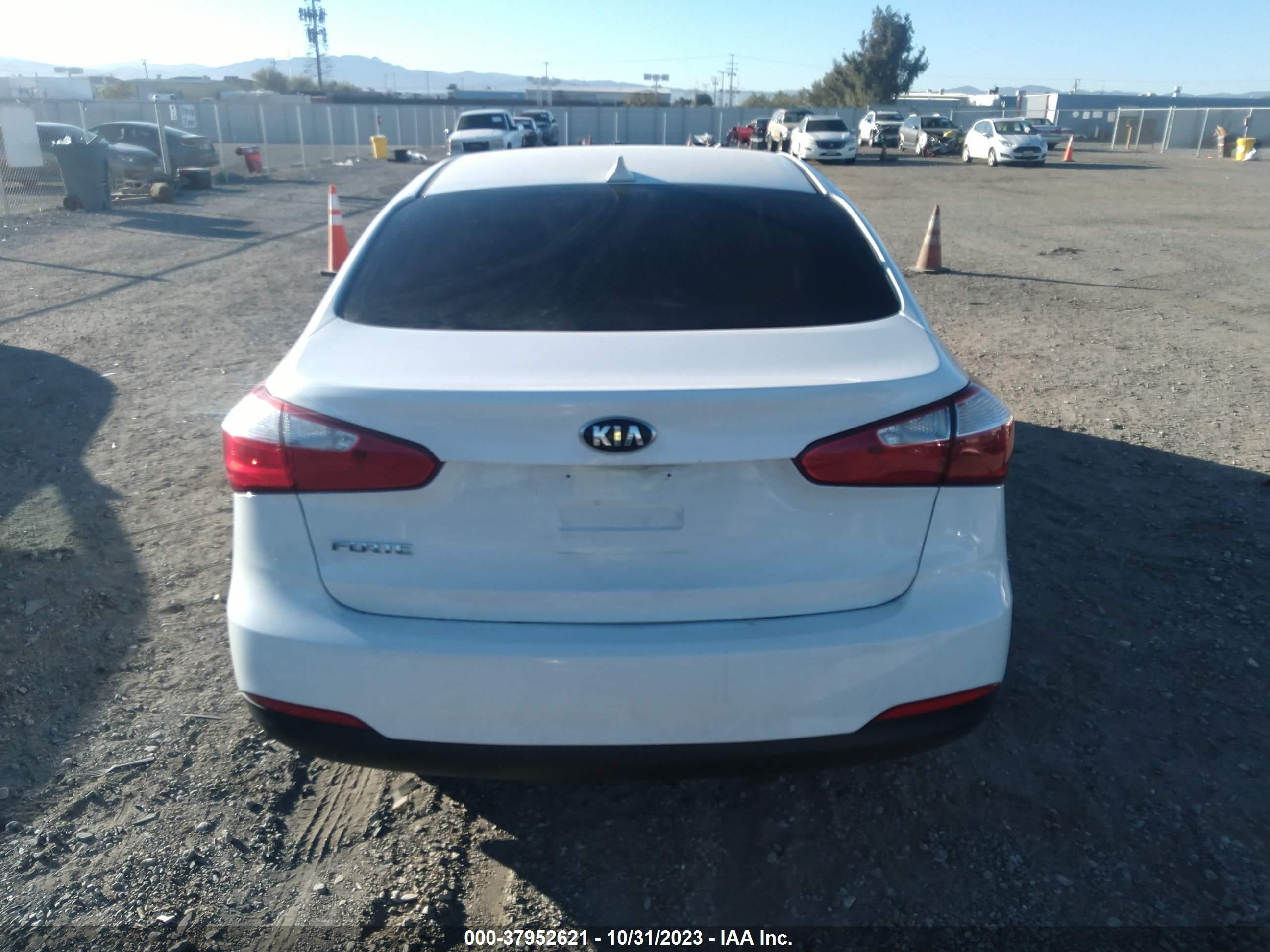 Photo 15 VIN: KNAFK4A61G5505439 - KIA FORTE 