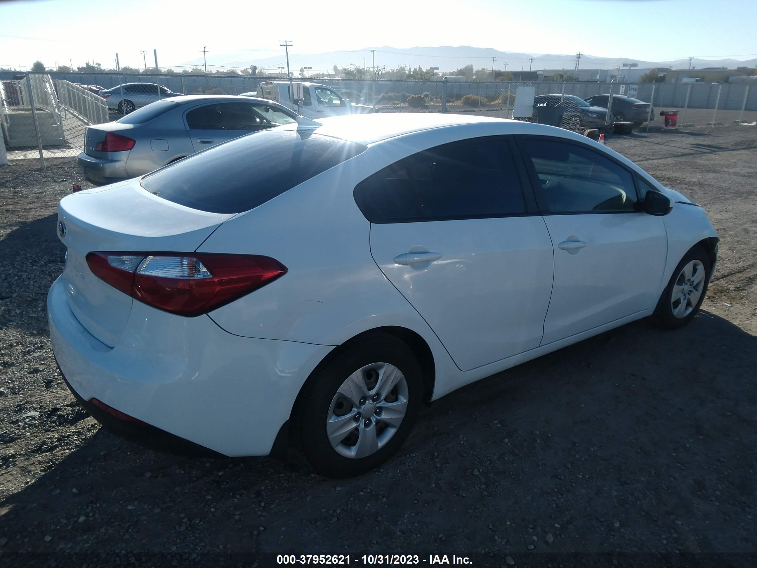 Photo 3 VIN: KNAFK4A61G5505439 - KIA FORTE 