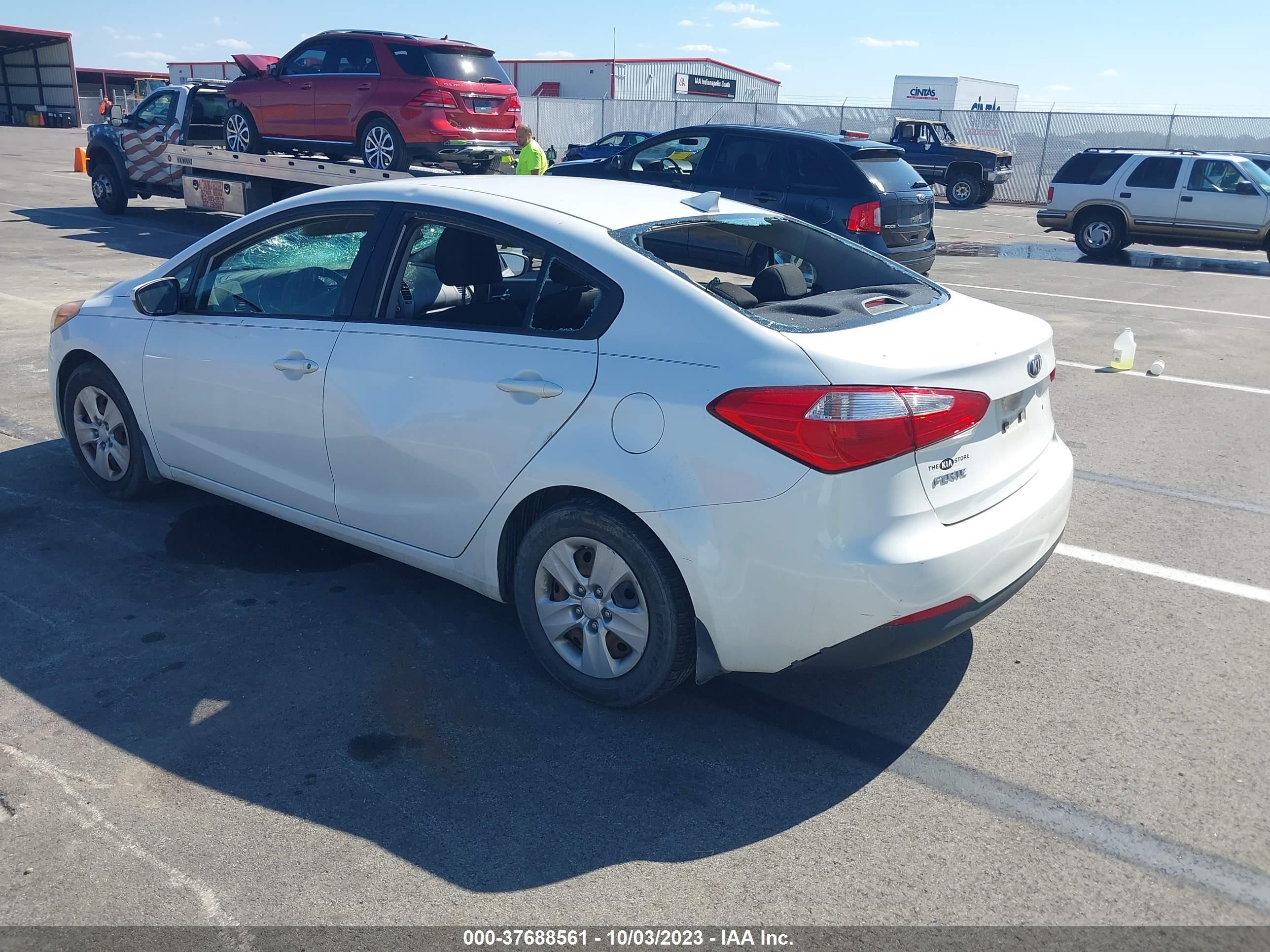 Photo 2 VIN: KNAFK4A62E5072209 - KIA FORTE 