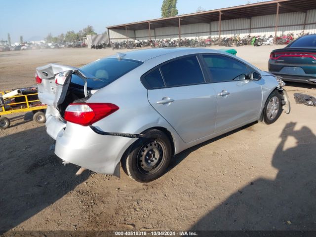 Photo 3 VIN: KNAFK4A62F5348194 - KIA FORTE 