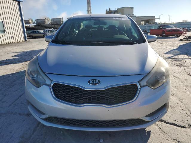 Photo 4 VIN: KNAFK4A62F5400911 - KIA FORTE 