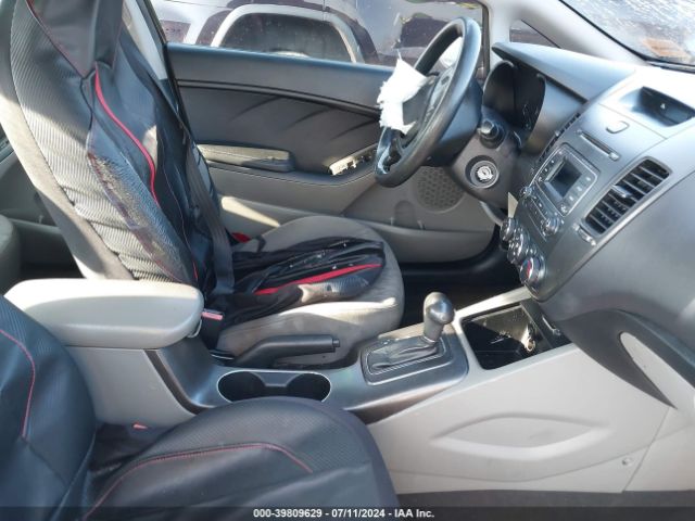 Photo 4 VIN: KNAFK4A62F5423945 - KIA FORTE 