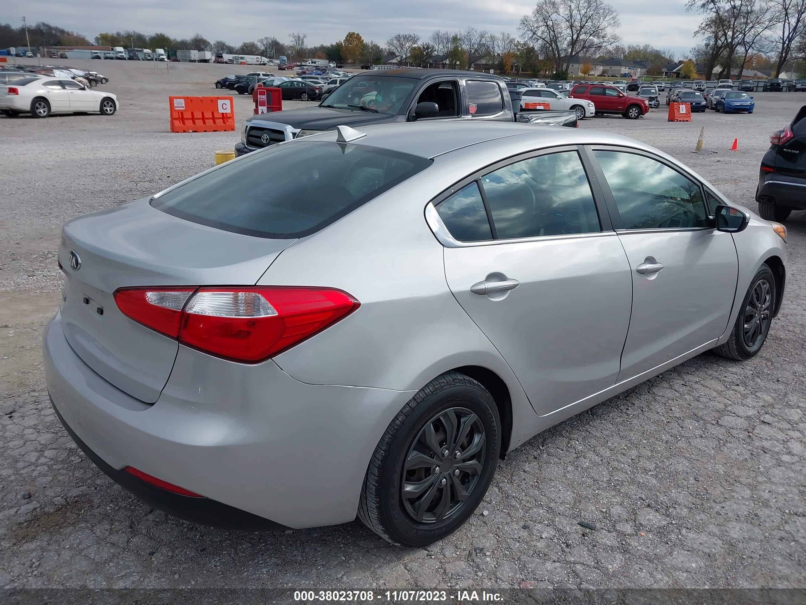 Photo 3 VIN: KNAFK4A62G5441931 - KIA FORTE 